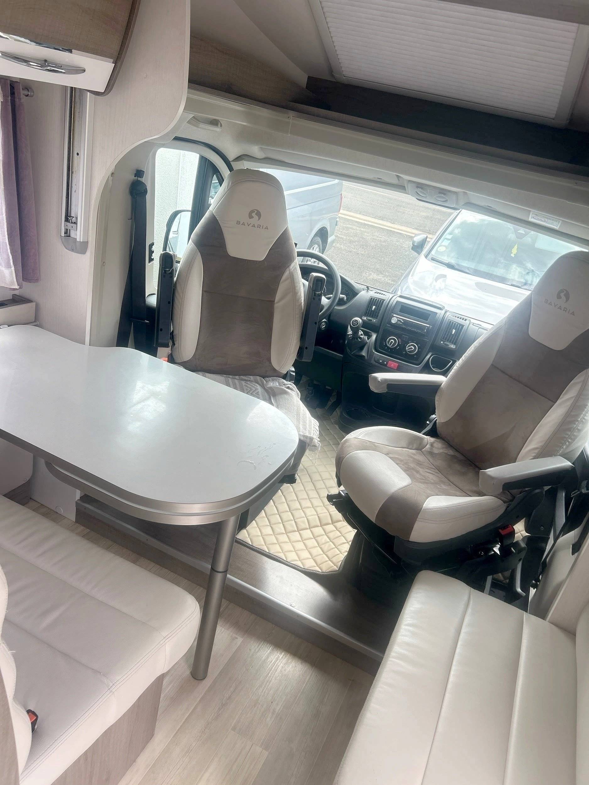 Área de jantar Fiat Ducato 2,3 l 120 ch - Yescapa