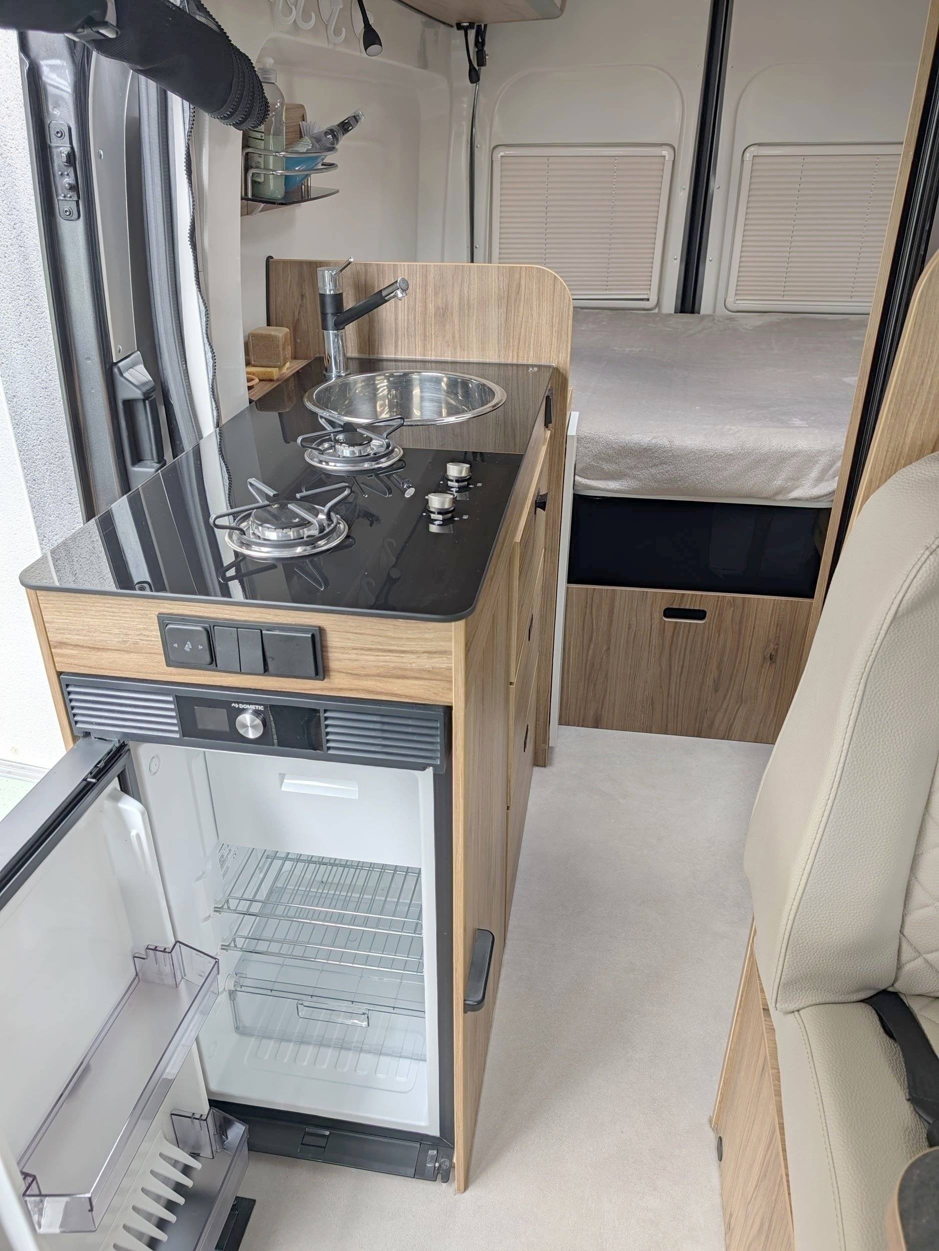 Cocina Ford TRANSIT FORTYVAN 2.3 TDCI 170 CV 4X4 - Yescapa