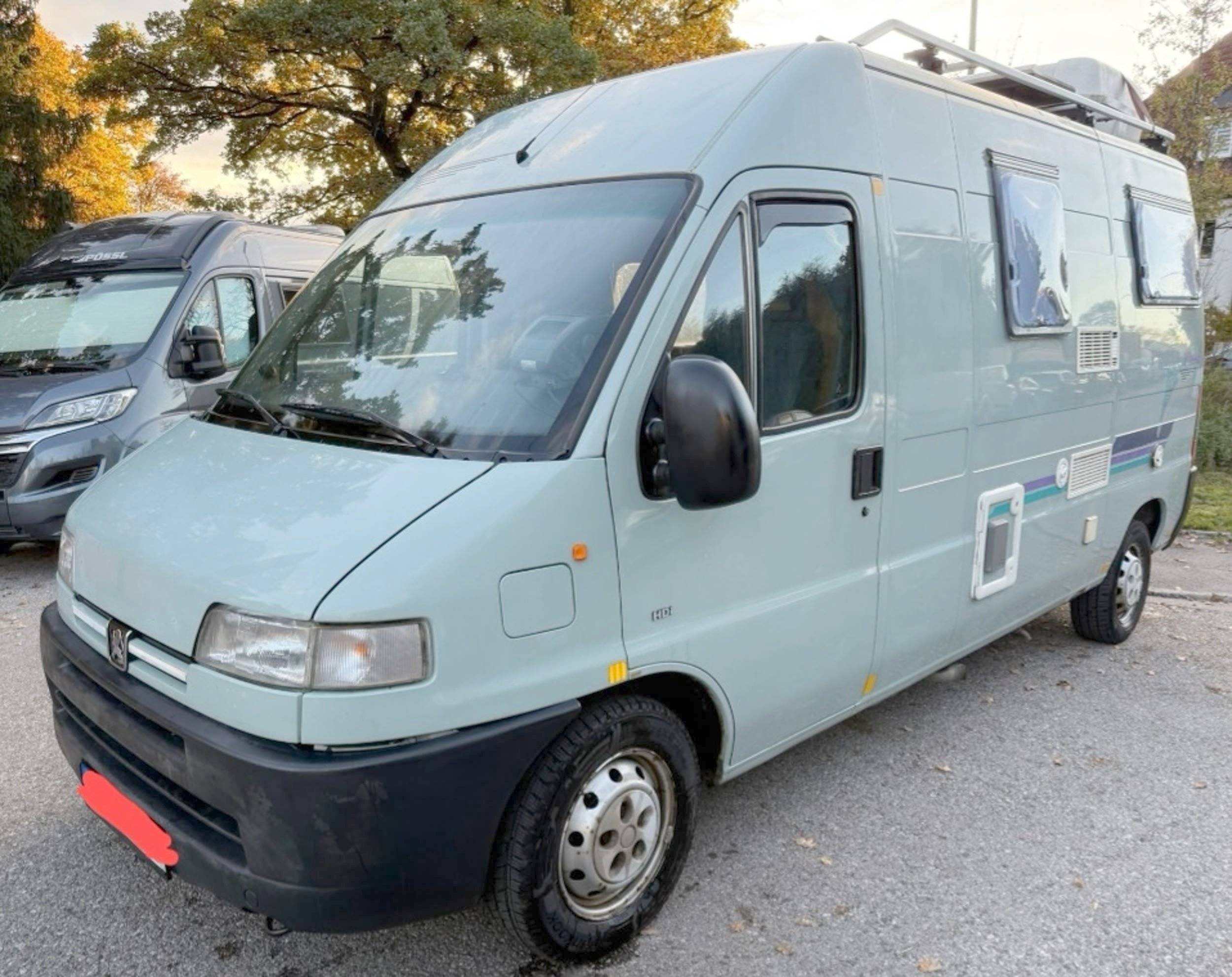 Vista del vehículo ángulo delantero Peugeot Boxer 2,8 HDI - Yescapa