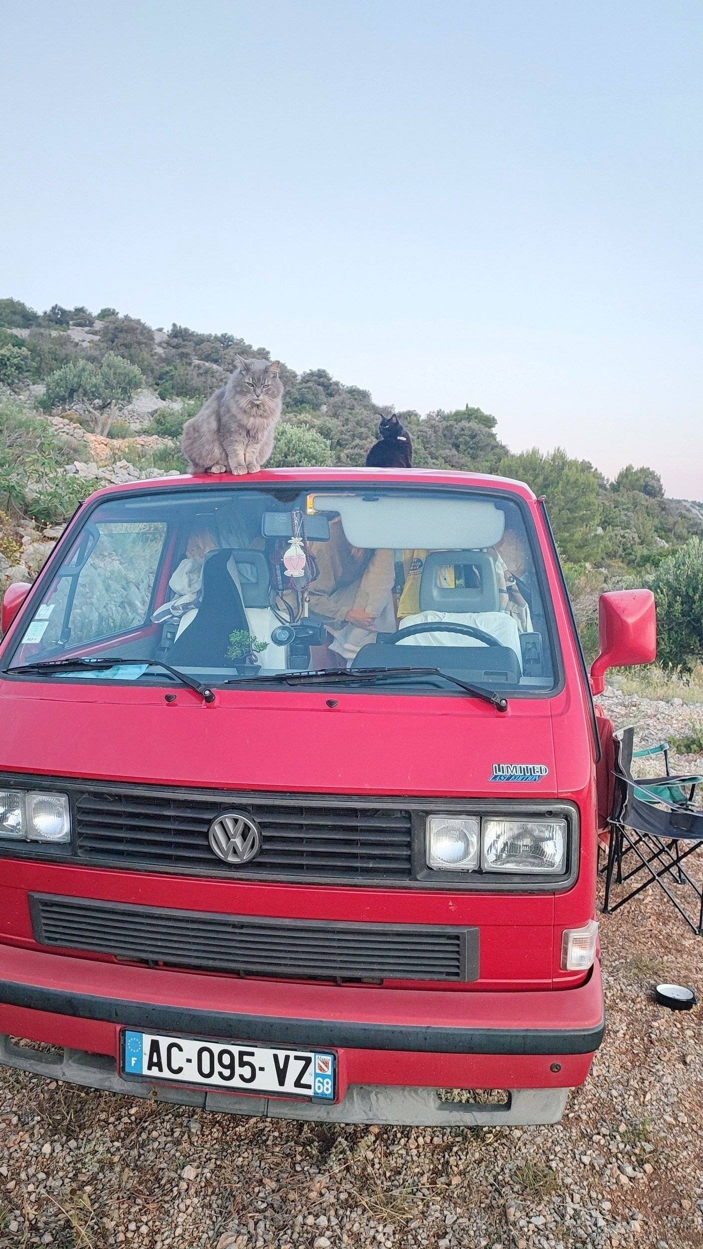 Front view from 3/4 Volkswagen Volkswagen Transporter T3 - Yescapa