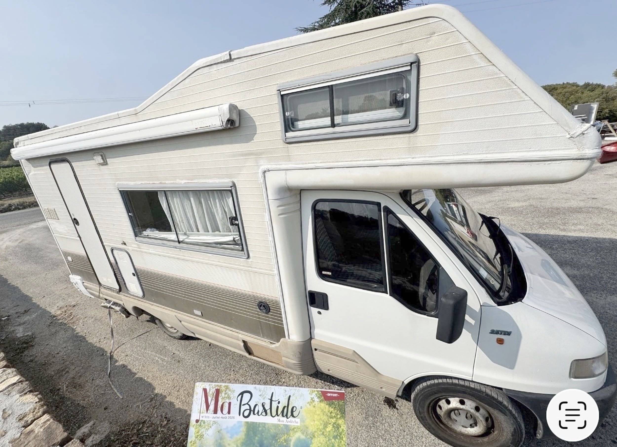 Vista de 3/4 Fiat Ducato 2,5 TDI - Yescapa