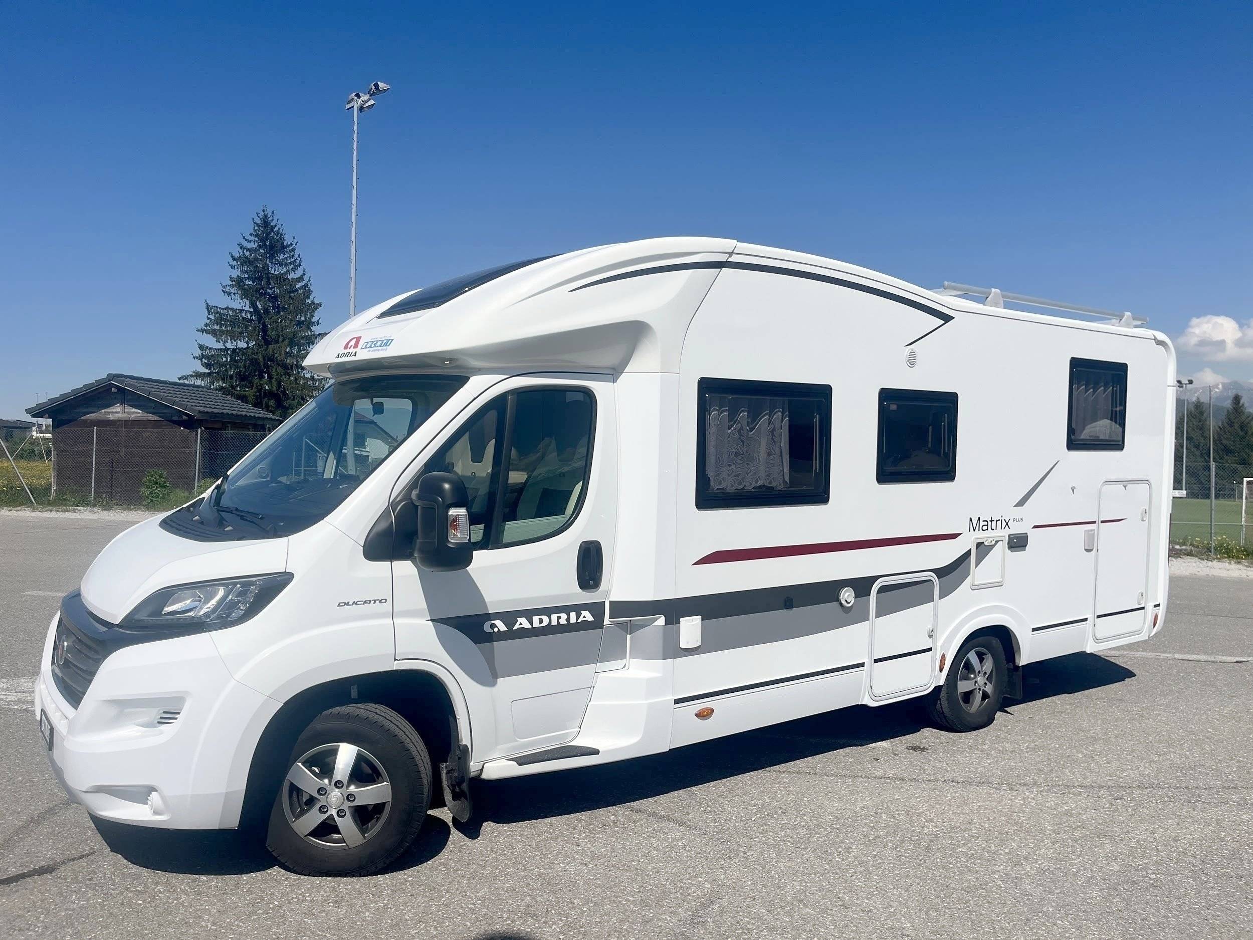 schräge Vorderansicht Fiat - Yescapa