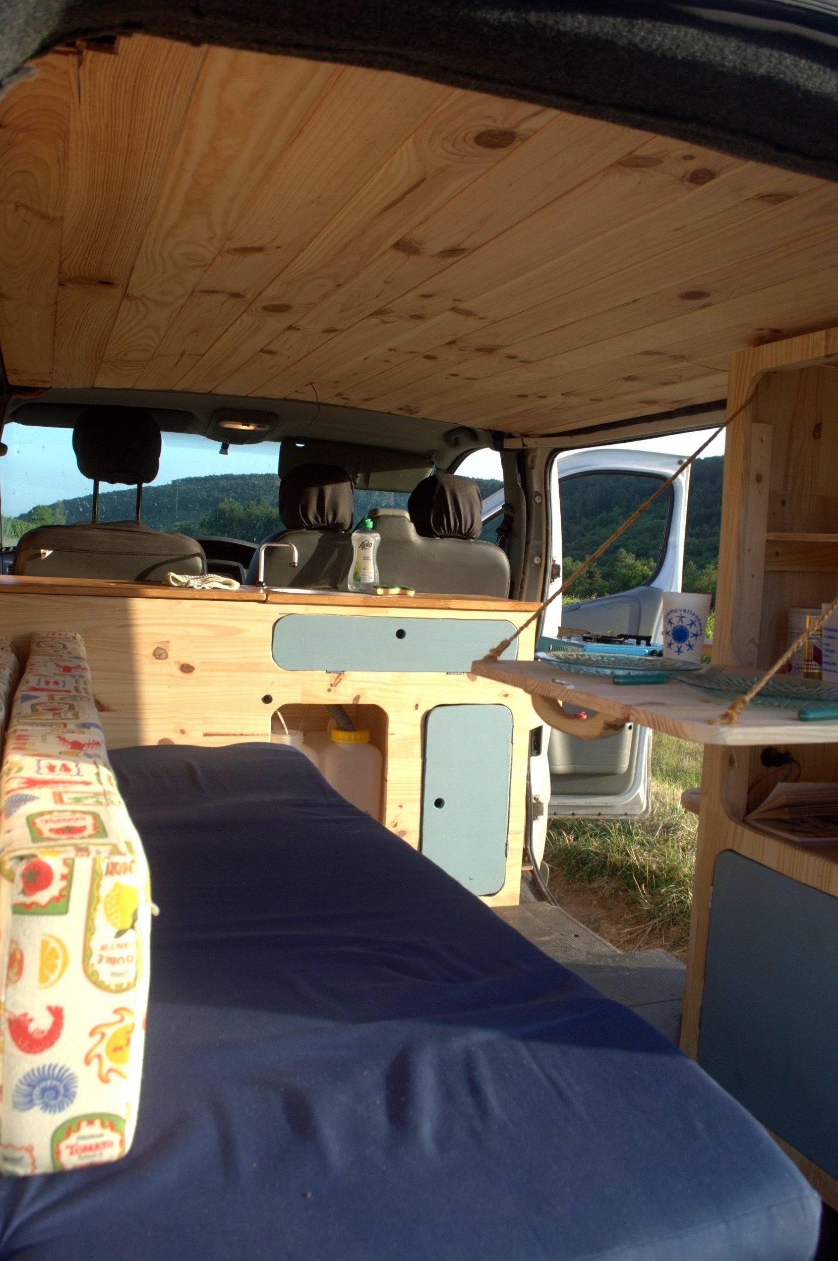 Dining Area Renault Trafic 2,0 l 90 ch - Yescapa