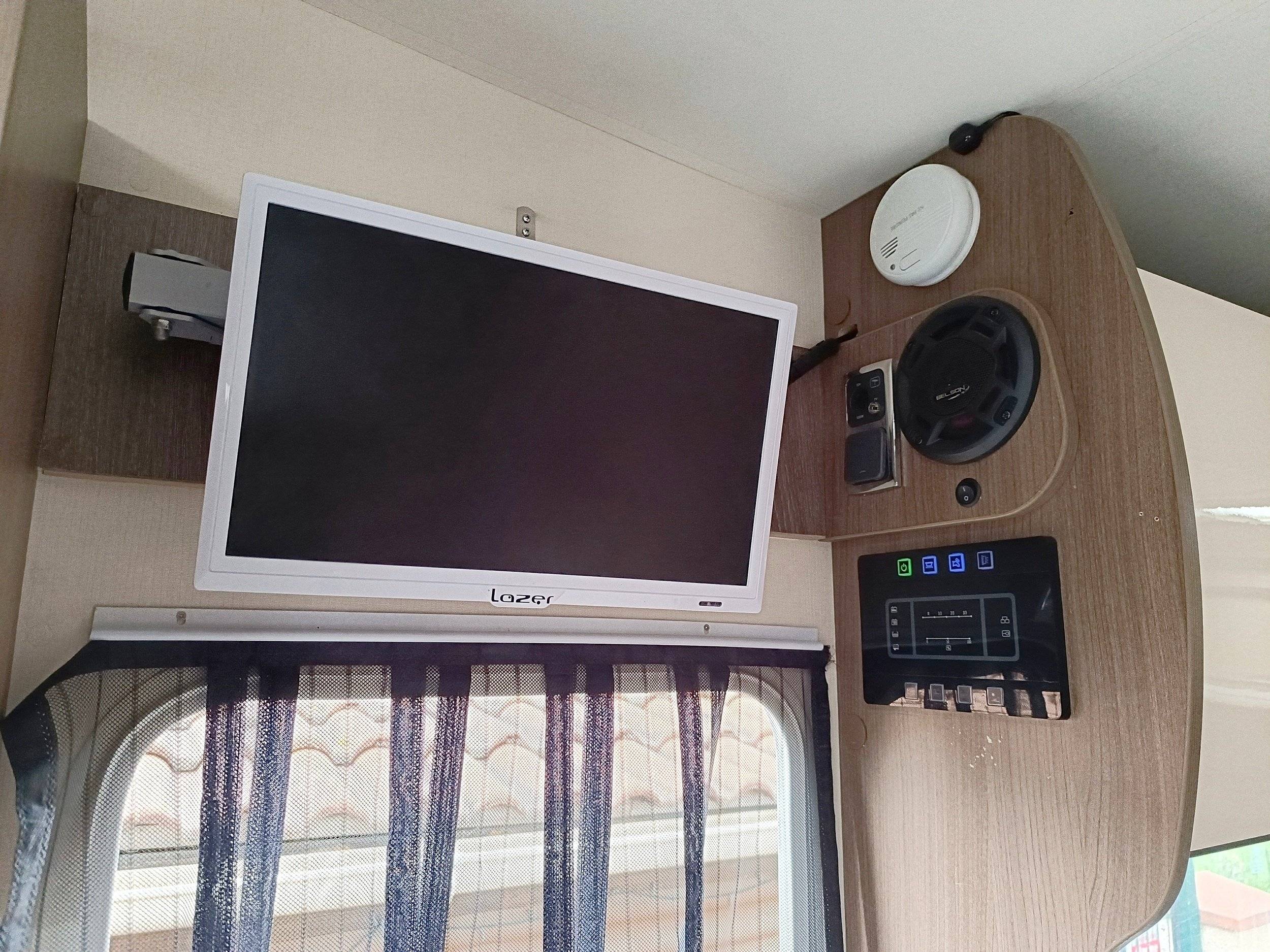 Challenger ford transit