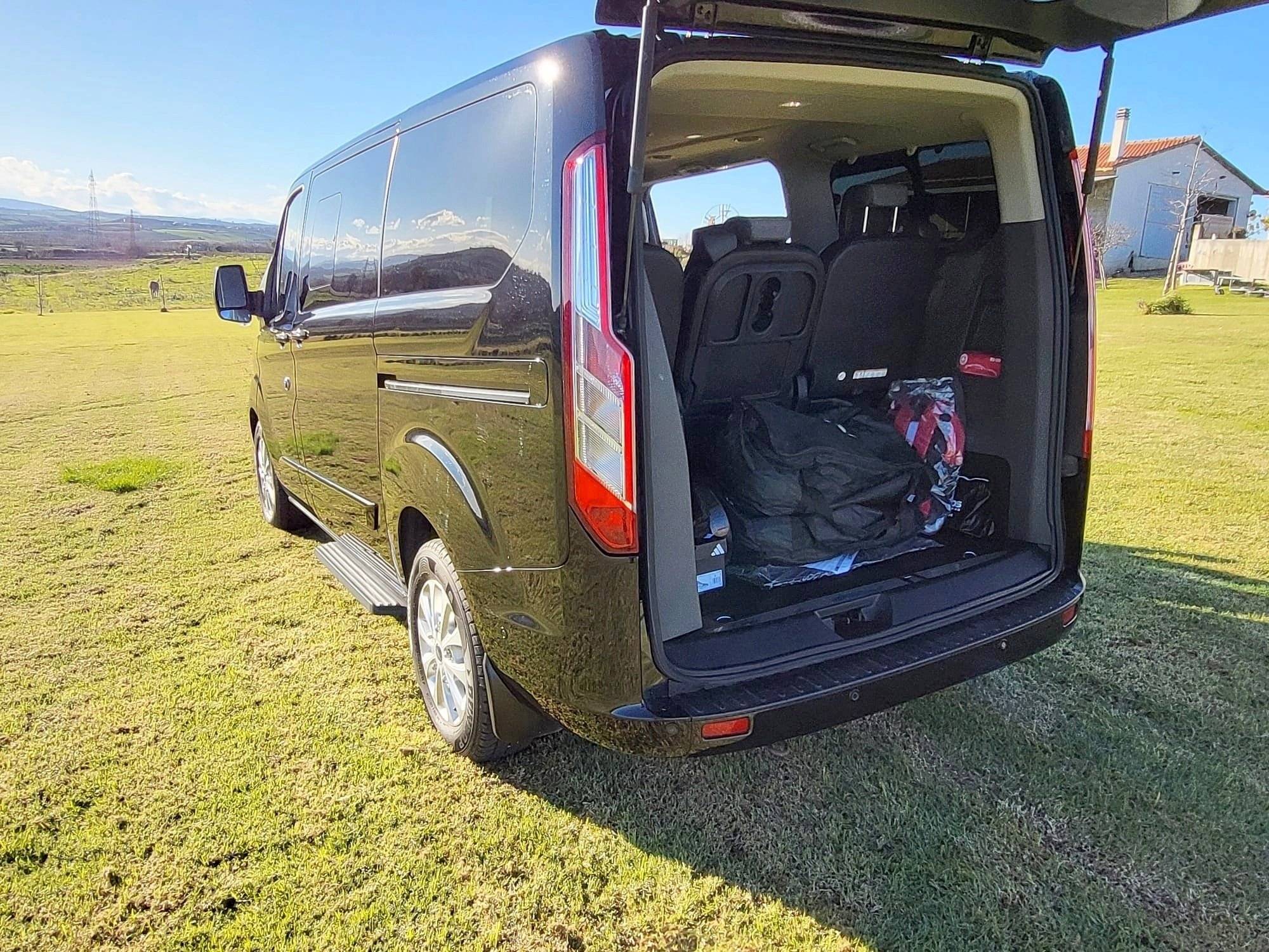 Rear view Ford Tourneo Custom - Yescapa