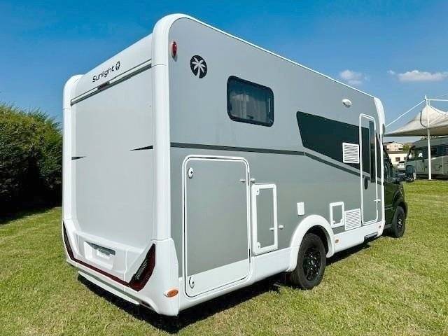 Vista del vehicle angle davanter Sunlight - Yescapa