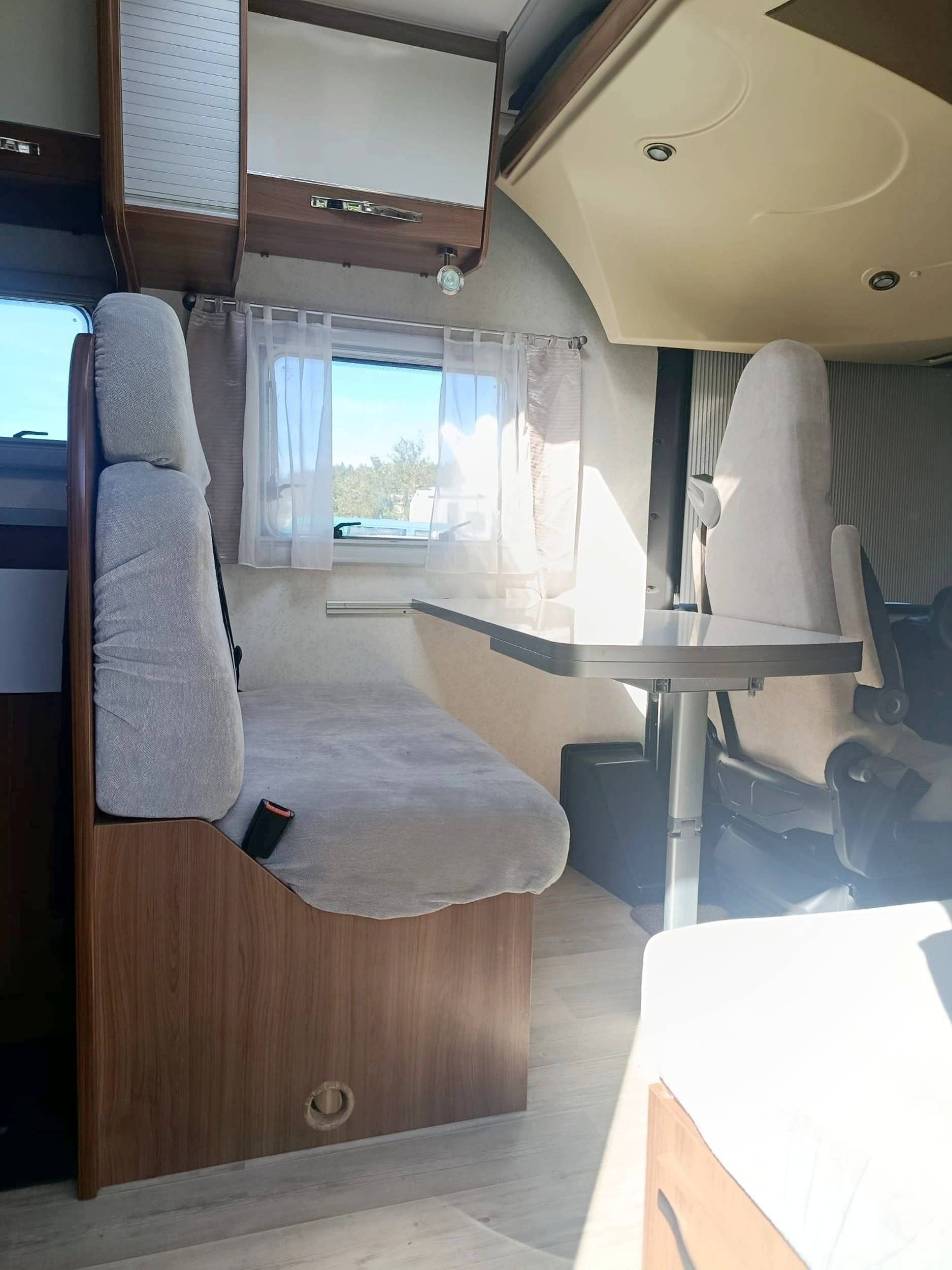 Dinette Fiat 2,3 l 130 ch - Yescapa