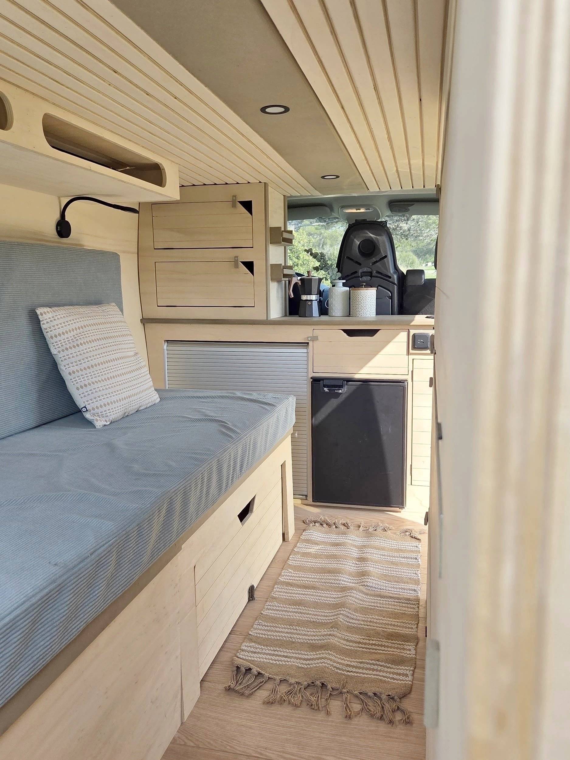 Dinette Renault Trafic 2,0 l dCi 120 ch. - Yescapa