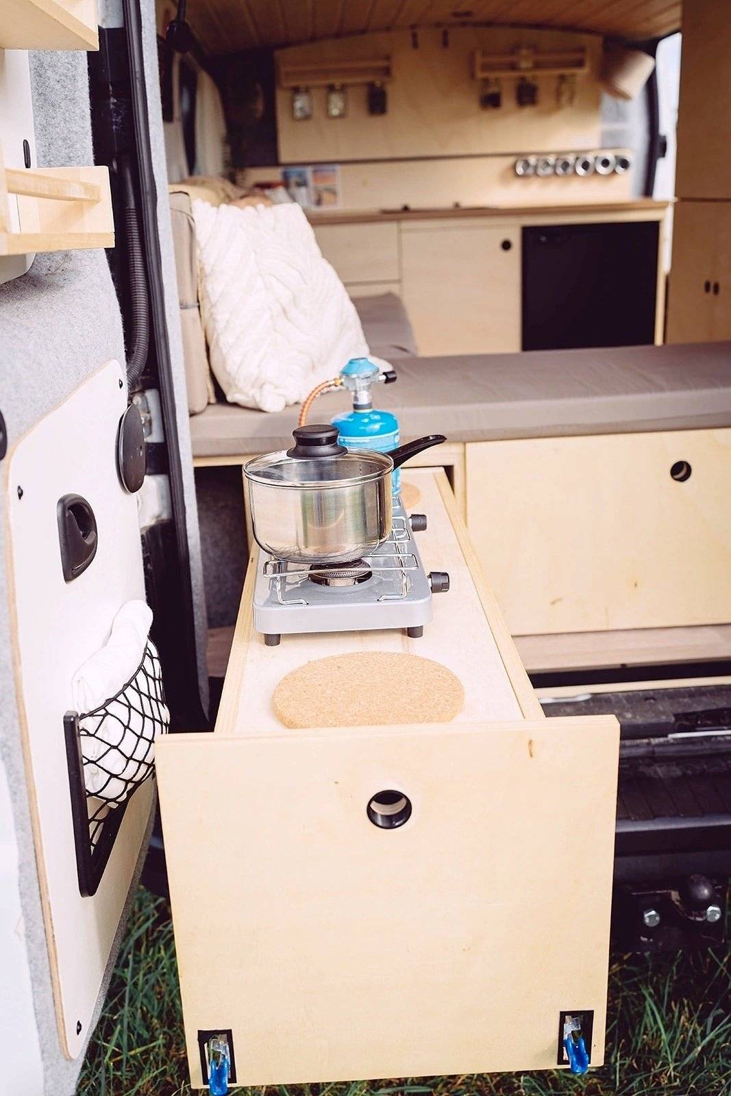 Kitchen Renault Trafic 1,6 l 125 ch - Yescapa