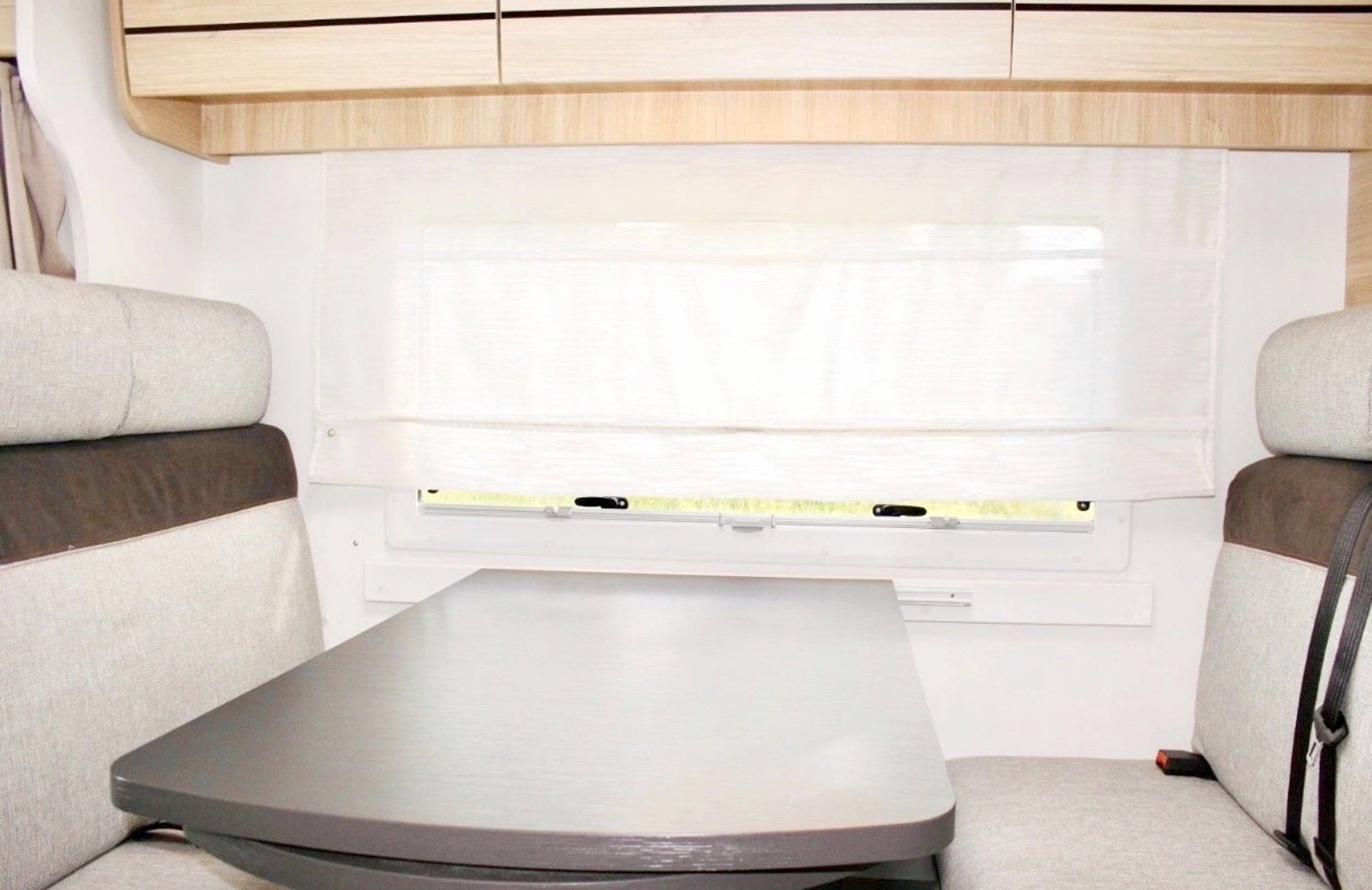 Dining Area Fiat 2.2 140 CV - Yescapa