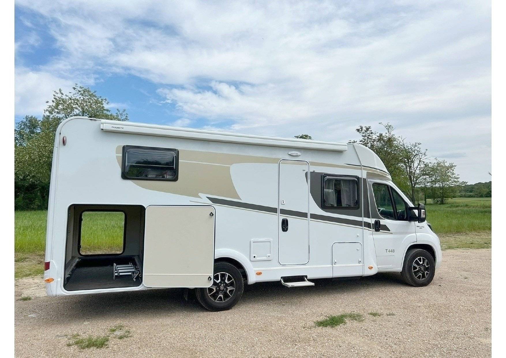 Vue avant de 3/4 Fiat FIAT DUCATO - Yescapa