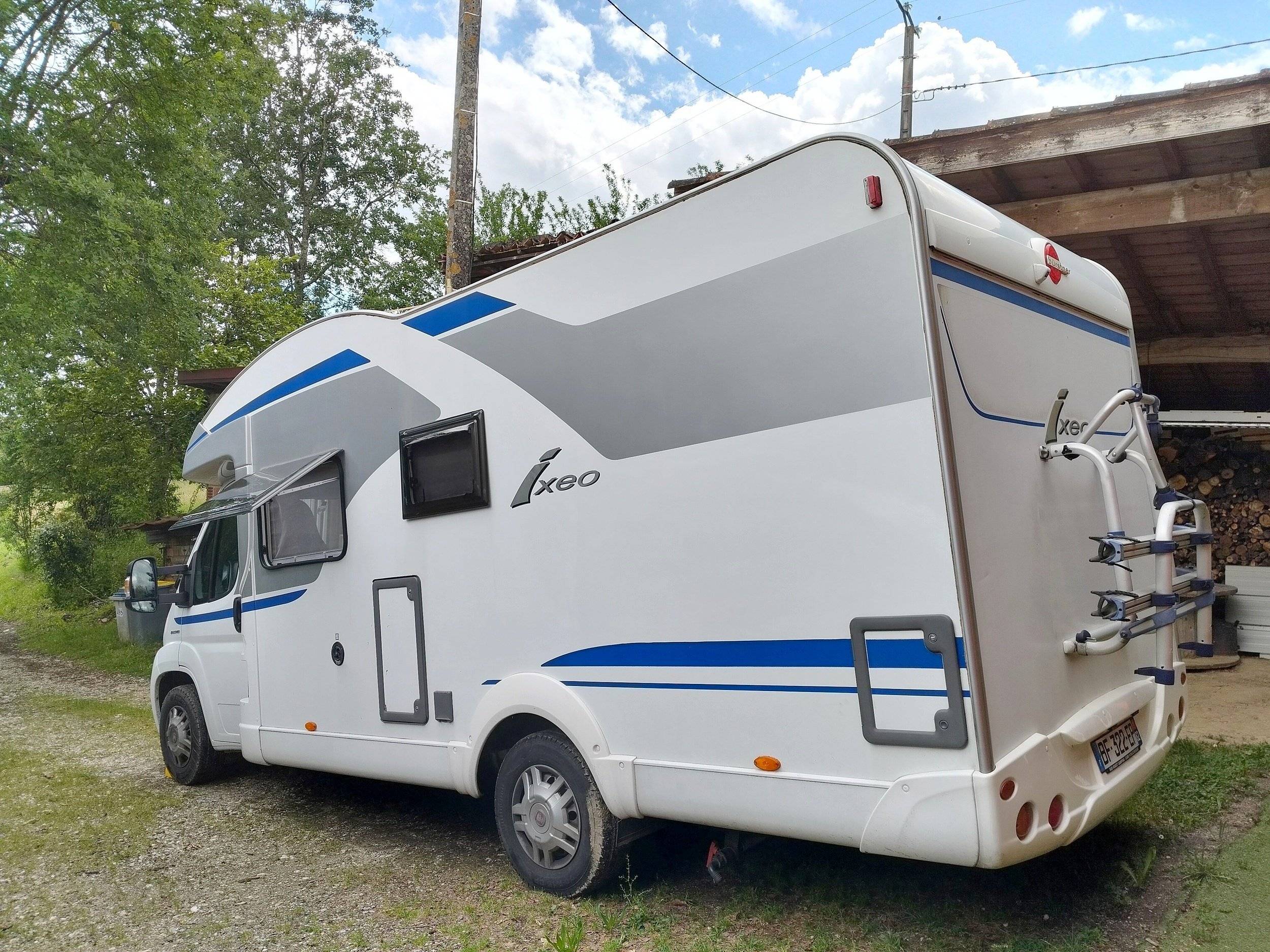 Front view from 3/4 Fiat 2,3 l 130 ch - Yescapa