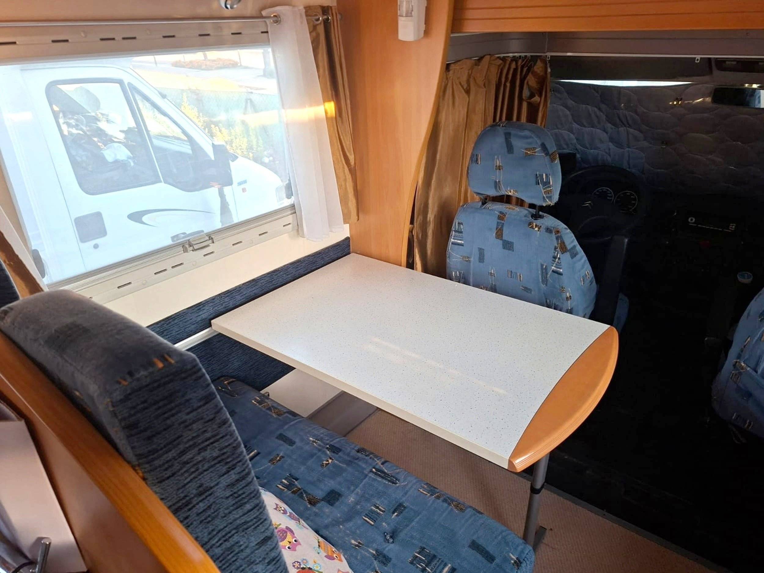 Coin repas Citroën Jumper 2,8 HDI 127 cv - Yescapa