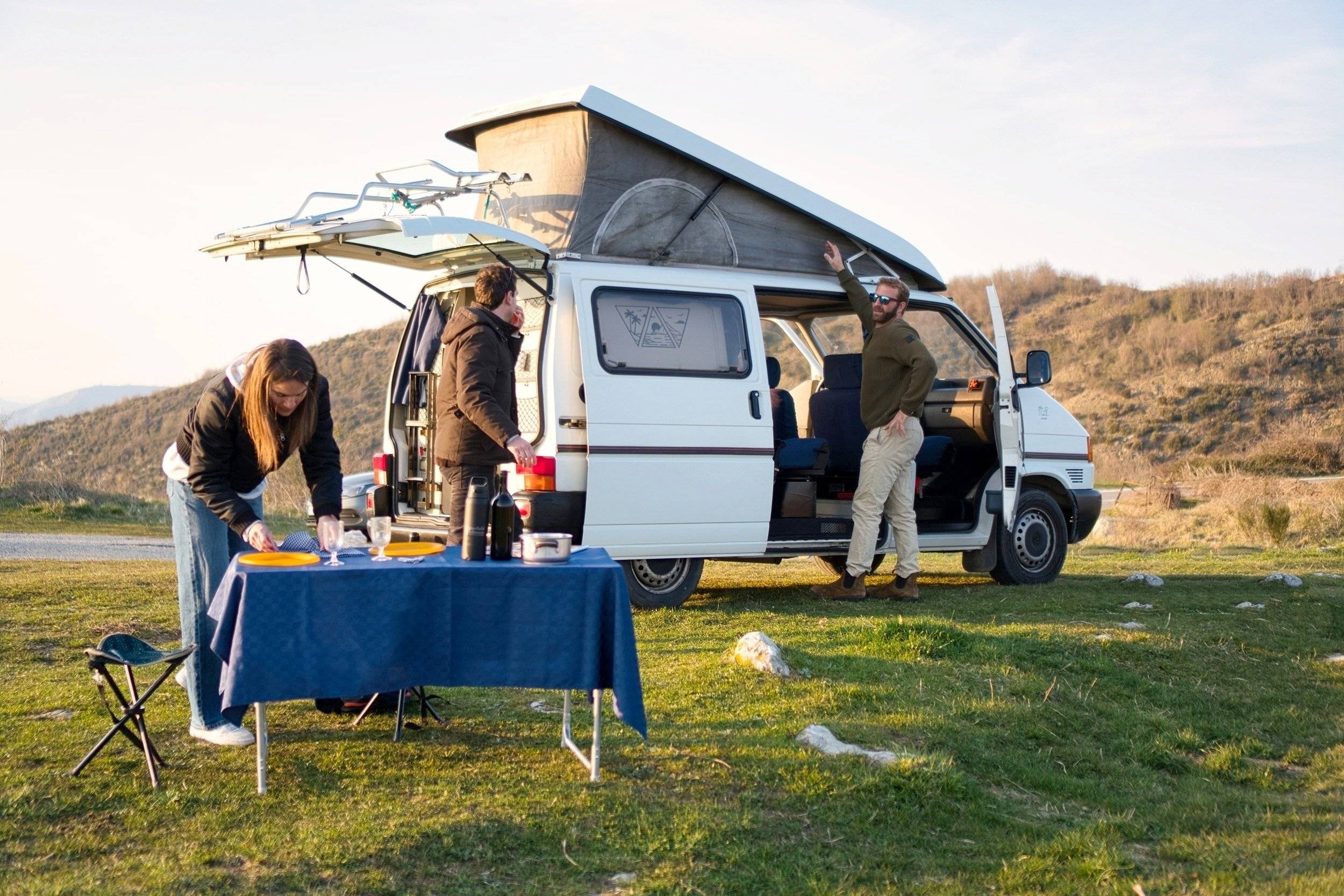 schräge Vorderansicht Volkswagen T4 - Yescapa