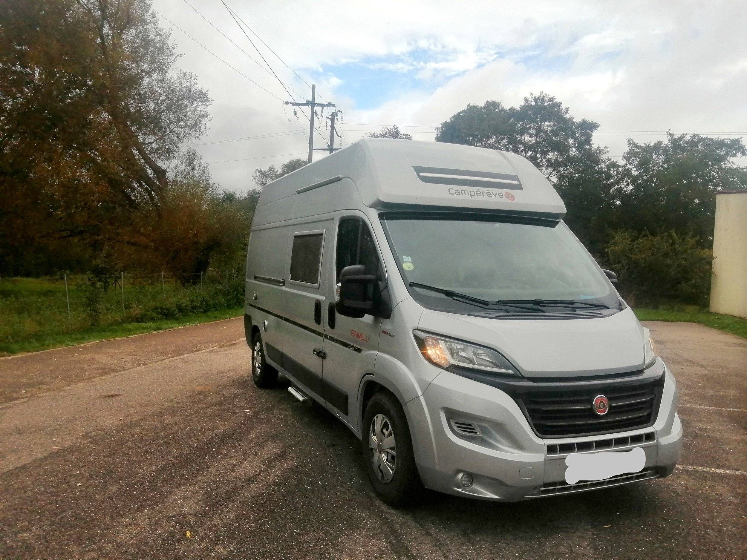 Vista frontale a ¾ Fiat FIAT DUCATO - Yescapa