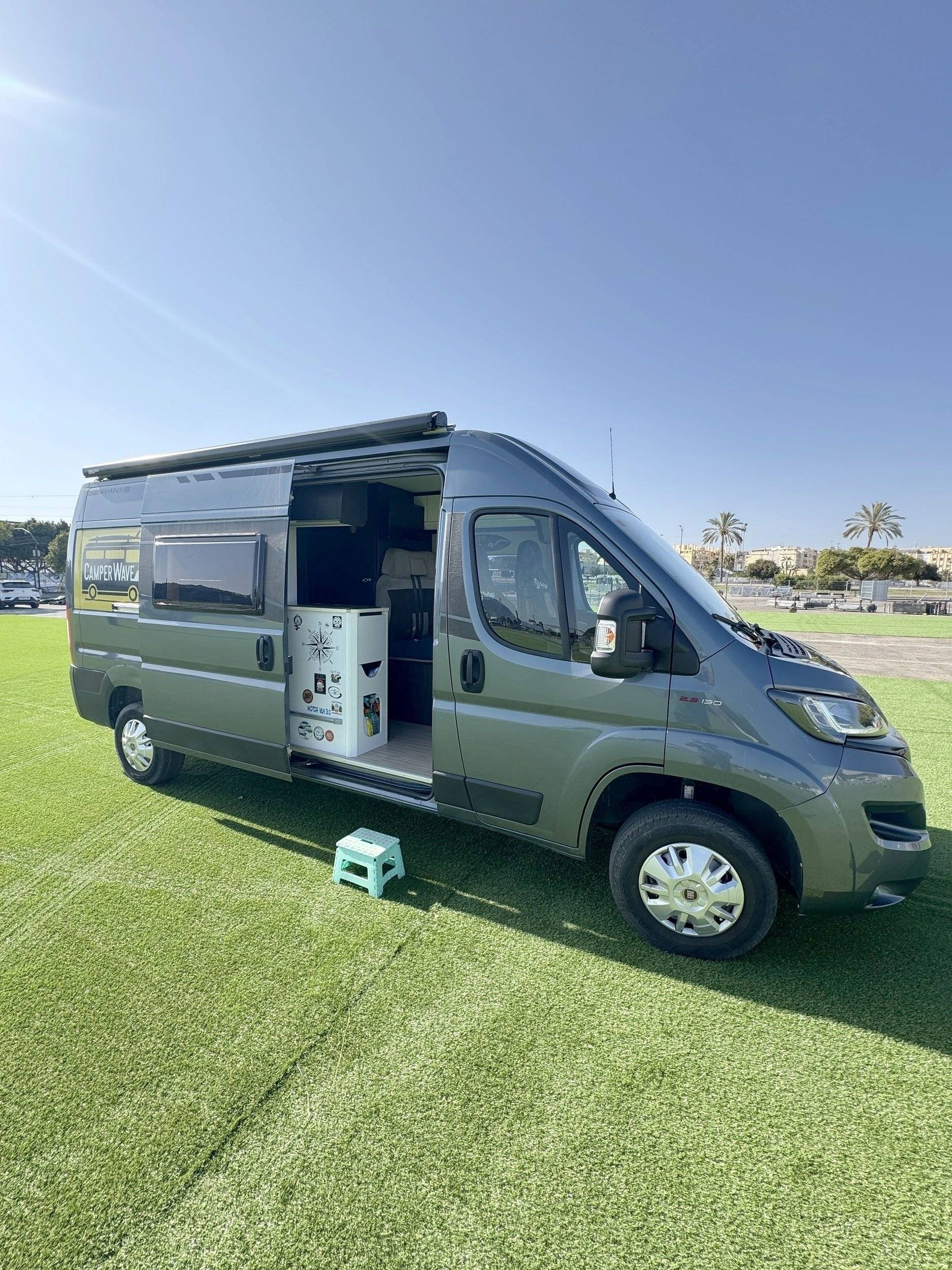 Vue avant de 3/4 Fiat Fiat Ducato 2.3 130HP - Yescapa