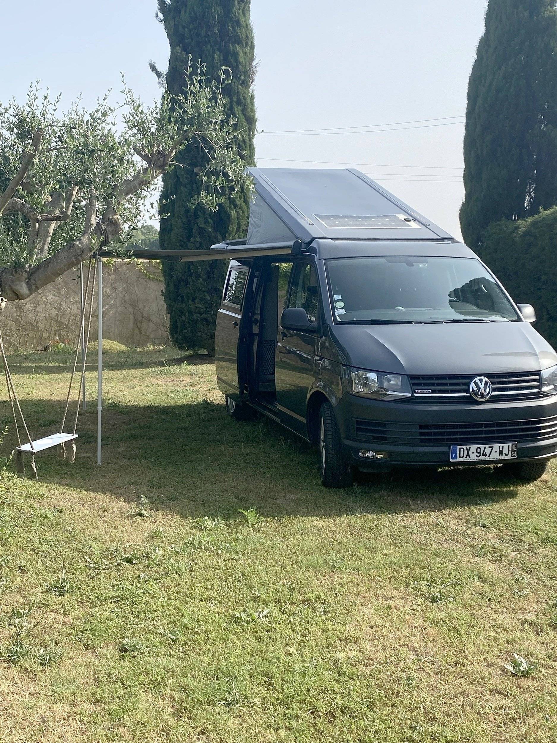 Loisirs 12 Connect Van