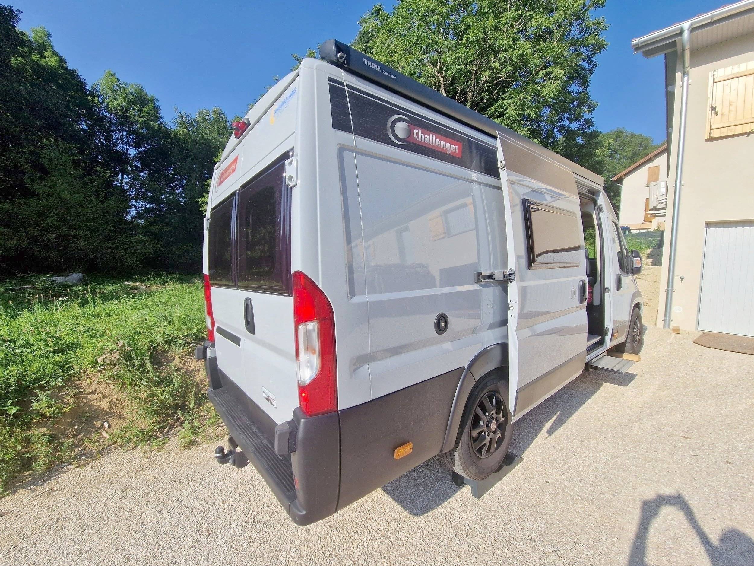 Challenger V210 road edition