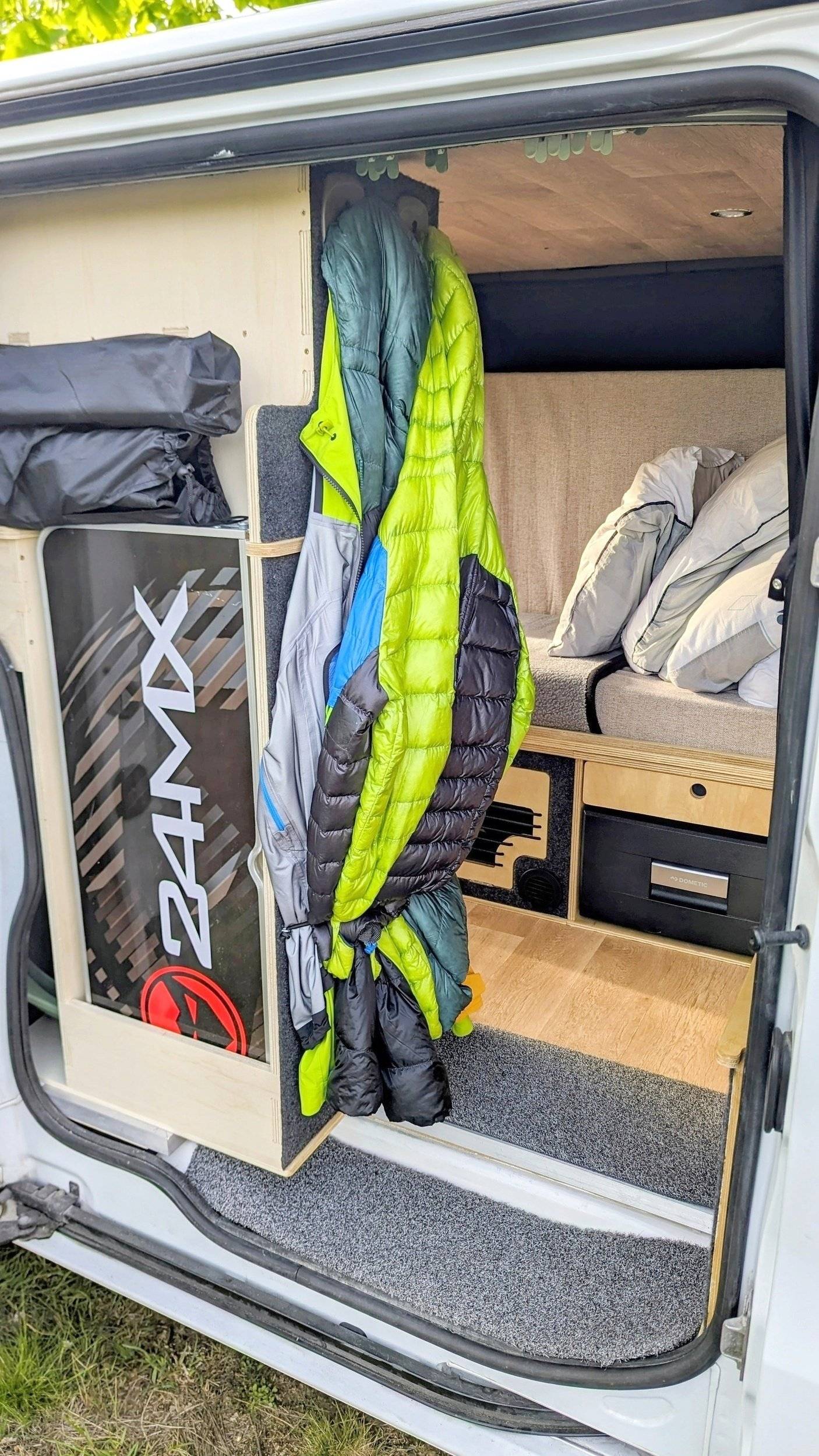 Couchages Renault Trafic 1,6 l 120 ch - Yescapa