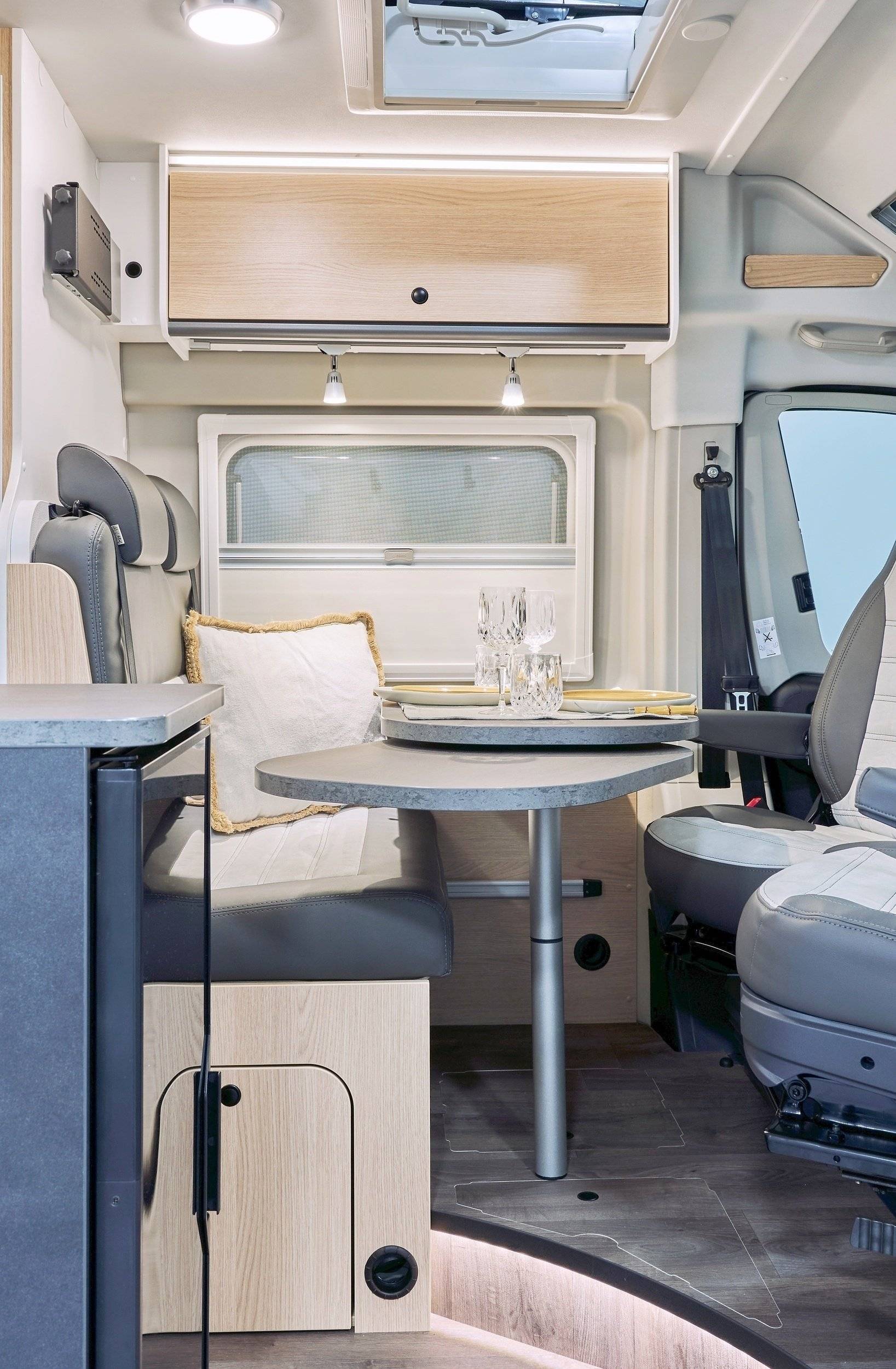 Sunlight Cliff 600 X