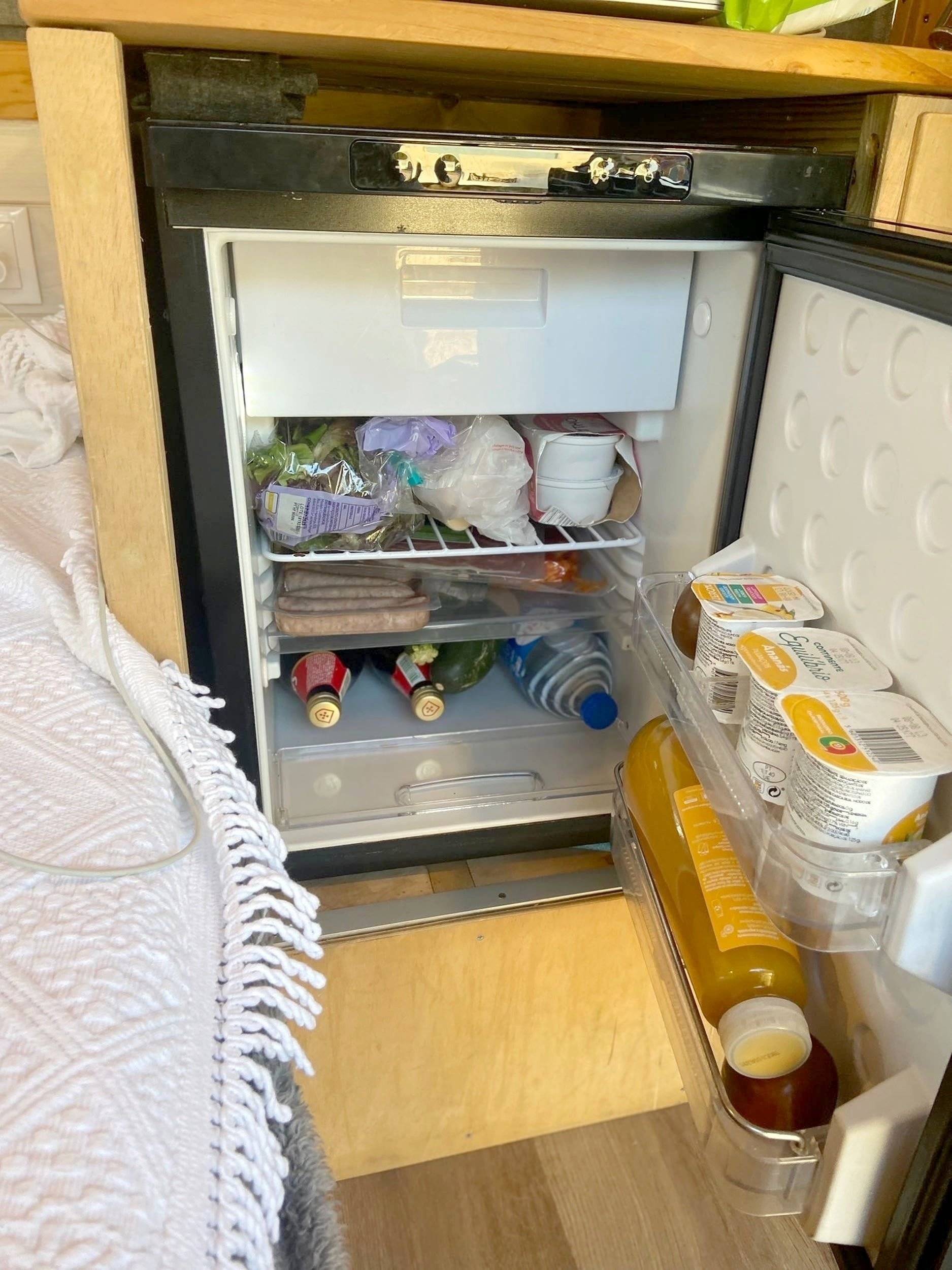 Coin cuisine Mercedes Mb 100 - Yescapa