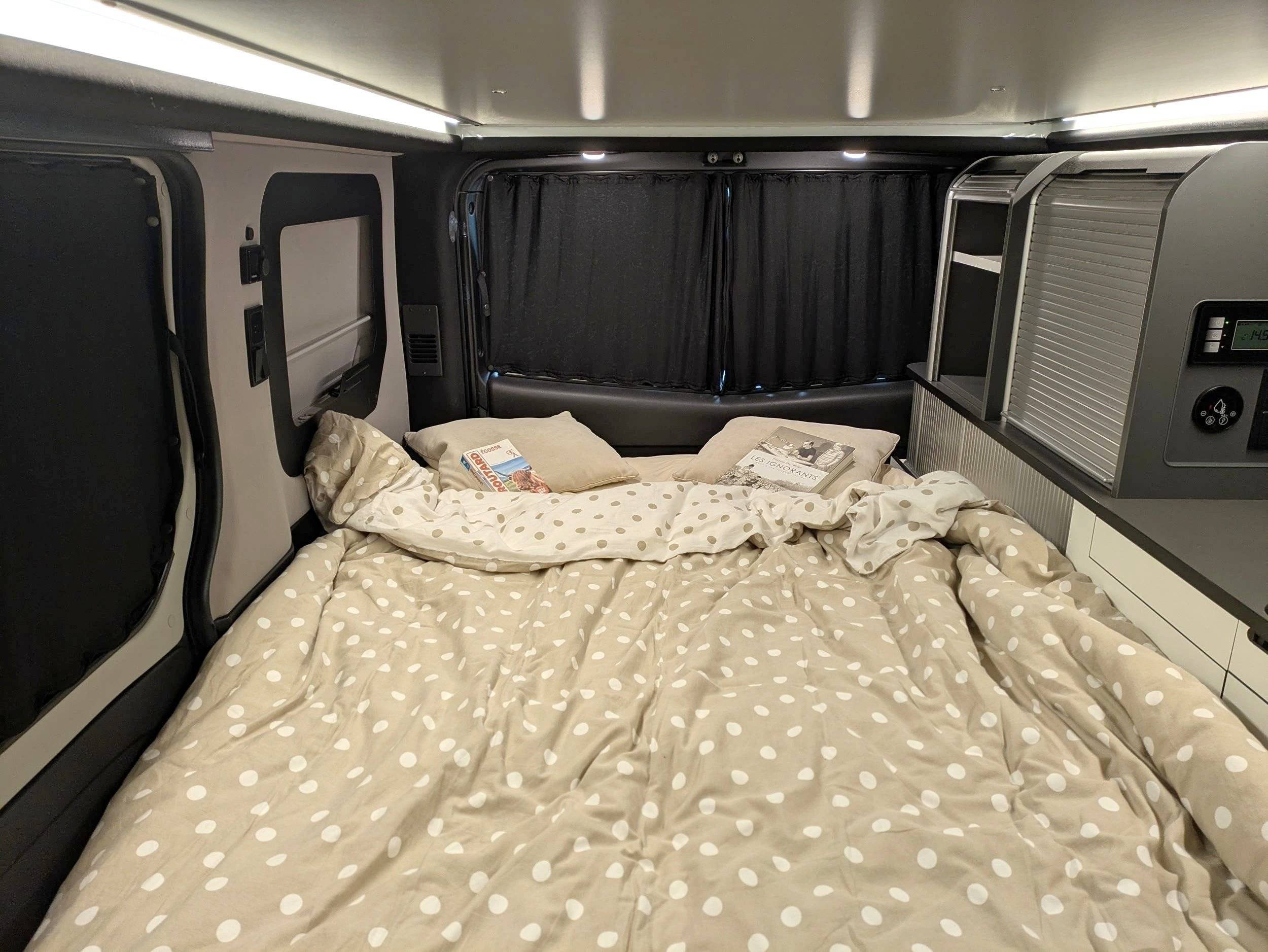 Couchages Renault Renault Trafic III 2.0L DCI 130CV - Yescapa