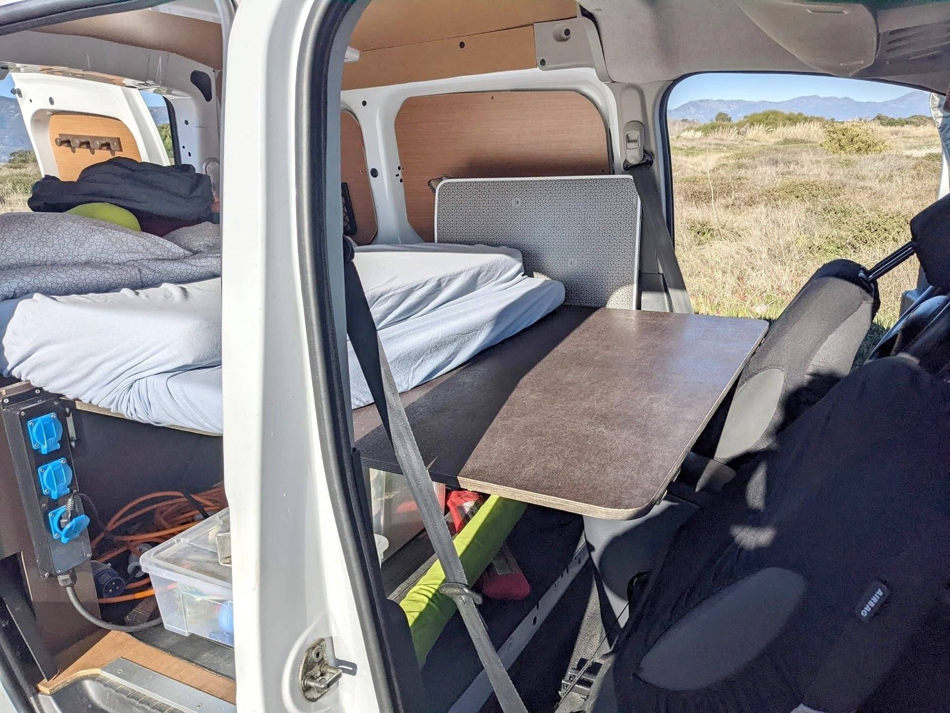 Dinette Renault Kangoo 1,5 l DCI 105 ch - Yescapa