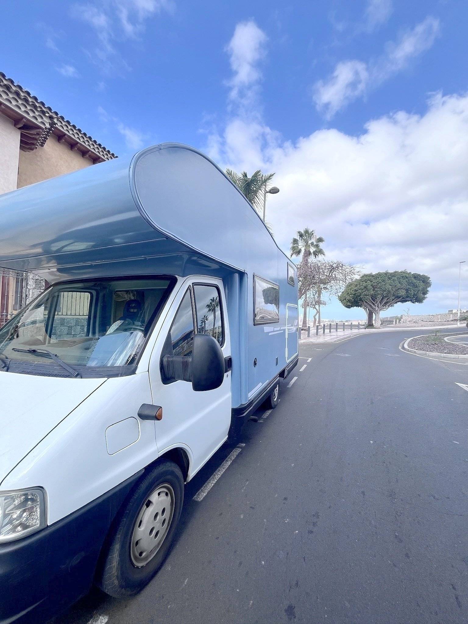 Voorkant 3/4 Fiat elnagh - Yescapa