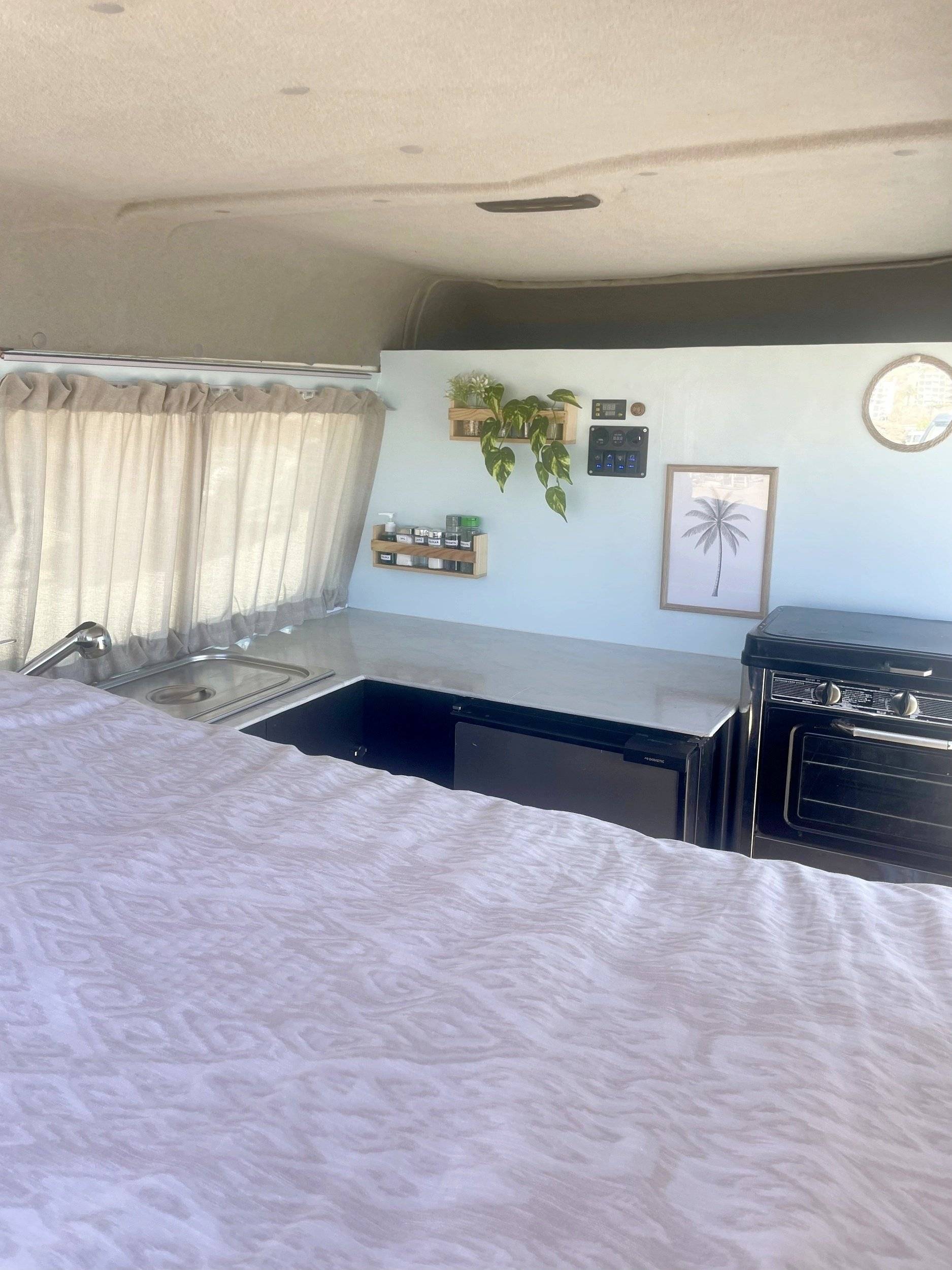 Dinette Ford Transit - Yescapa