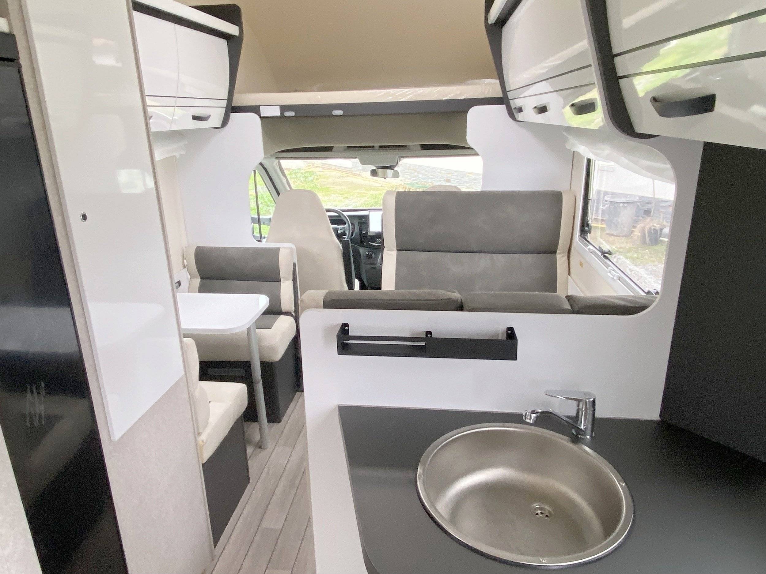 Coin repas Ford FORD  TRANSIT EURO 6 2L TDCI  130 ch - Yescapa