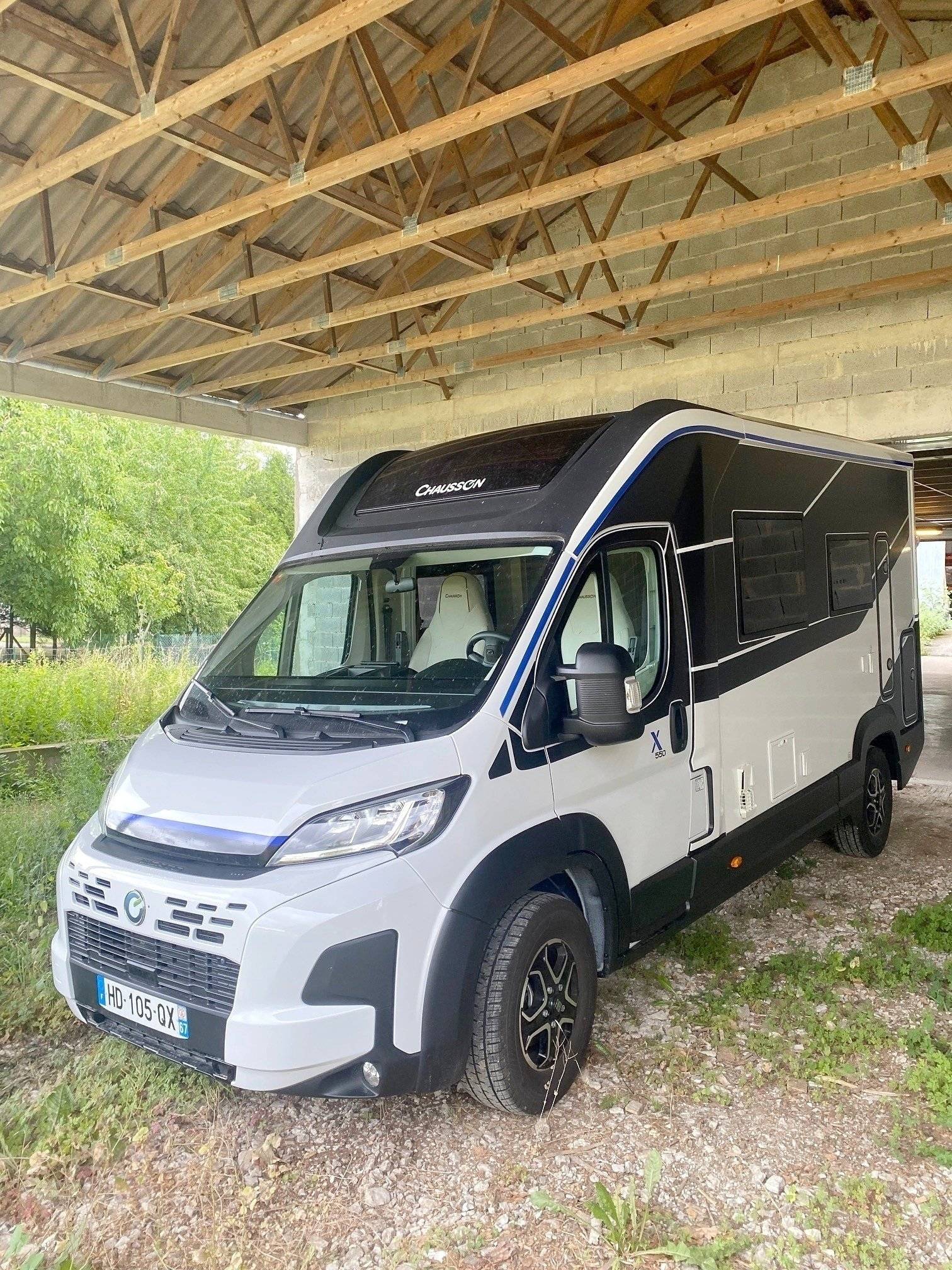 schräge Vorderansicht Fiat FIAT DUCATO - Yescapa
