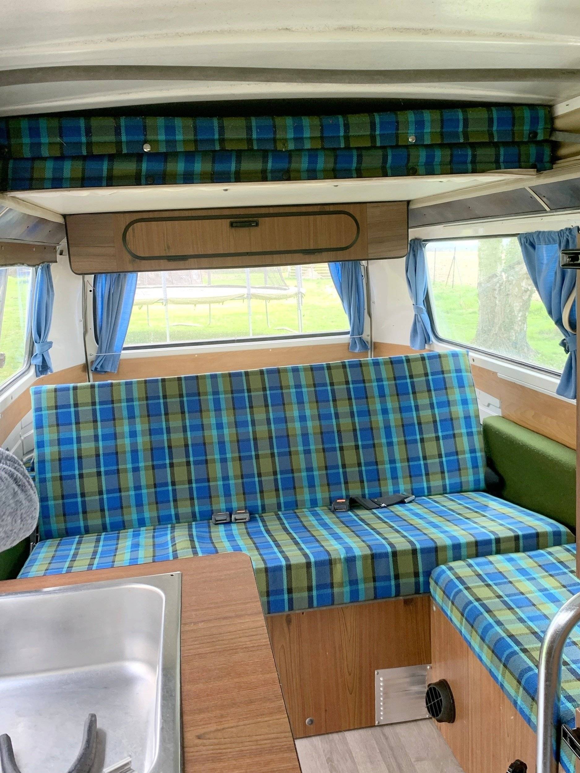 Dinette Volkswagen Kombi T2 Westfalia - Yescapa
