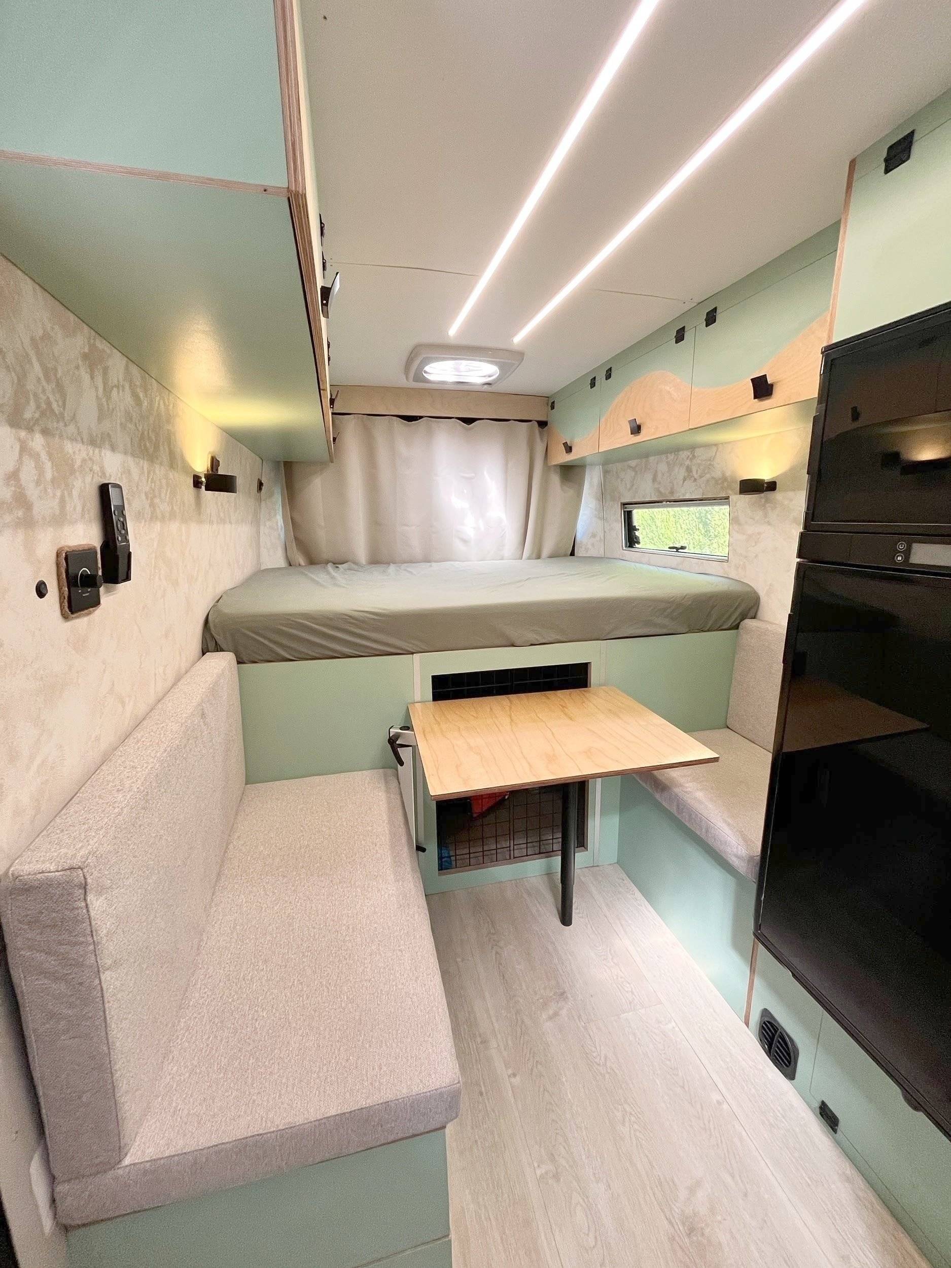 Comedor Peugeot Boxer 2.0 150 cv - Yescapa