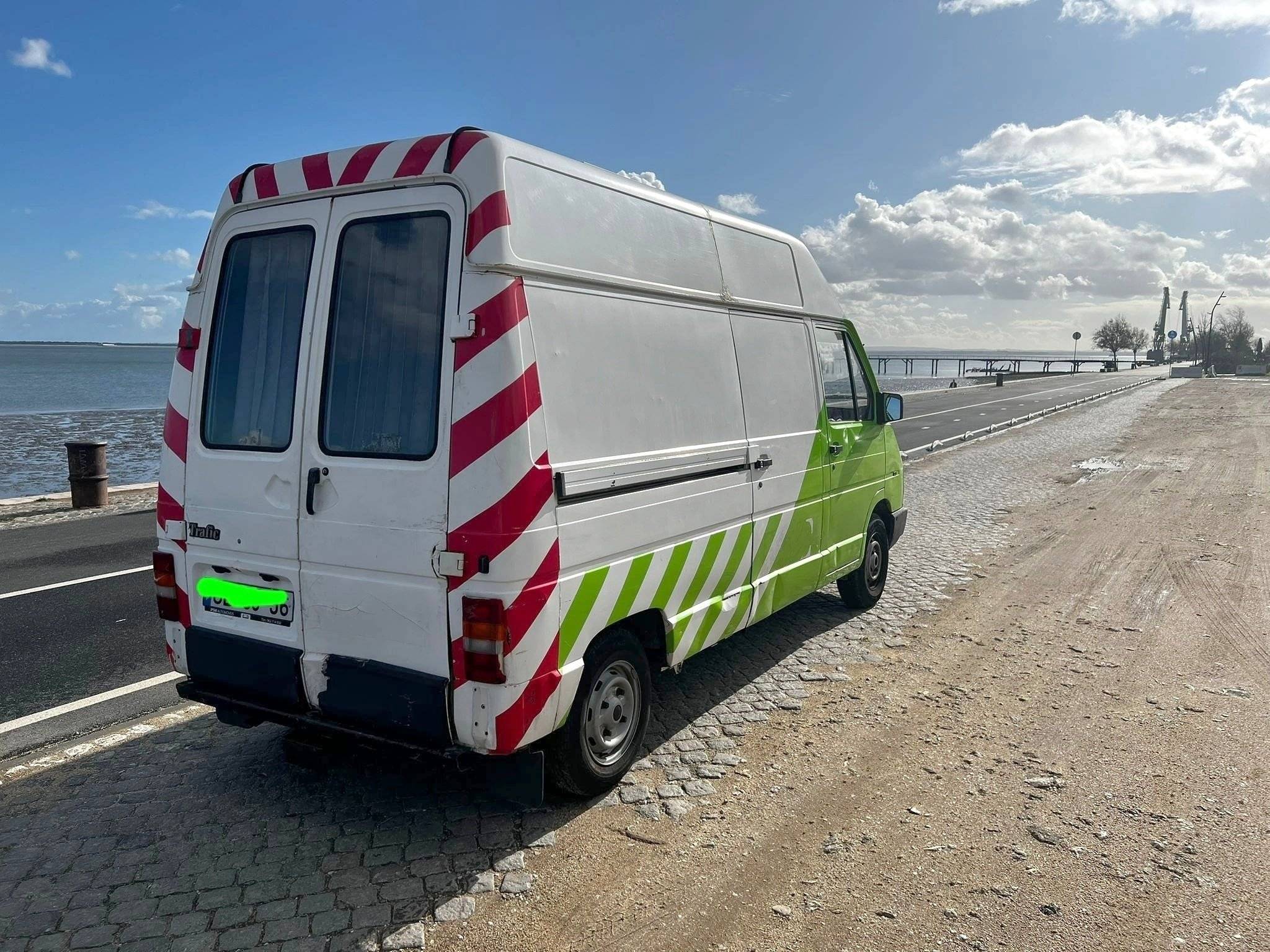 Custo Van Trafic 2,0 l 90 ch