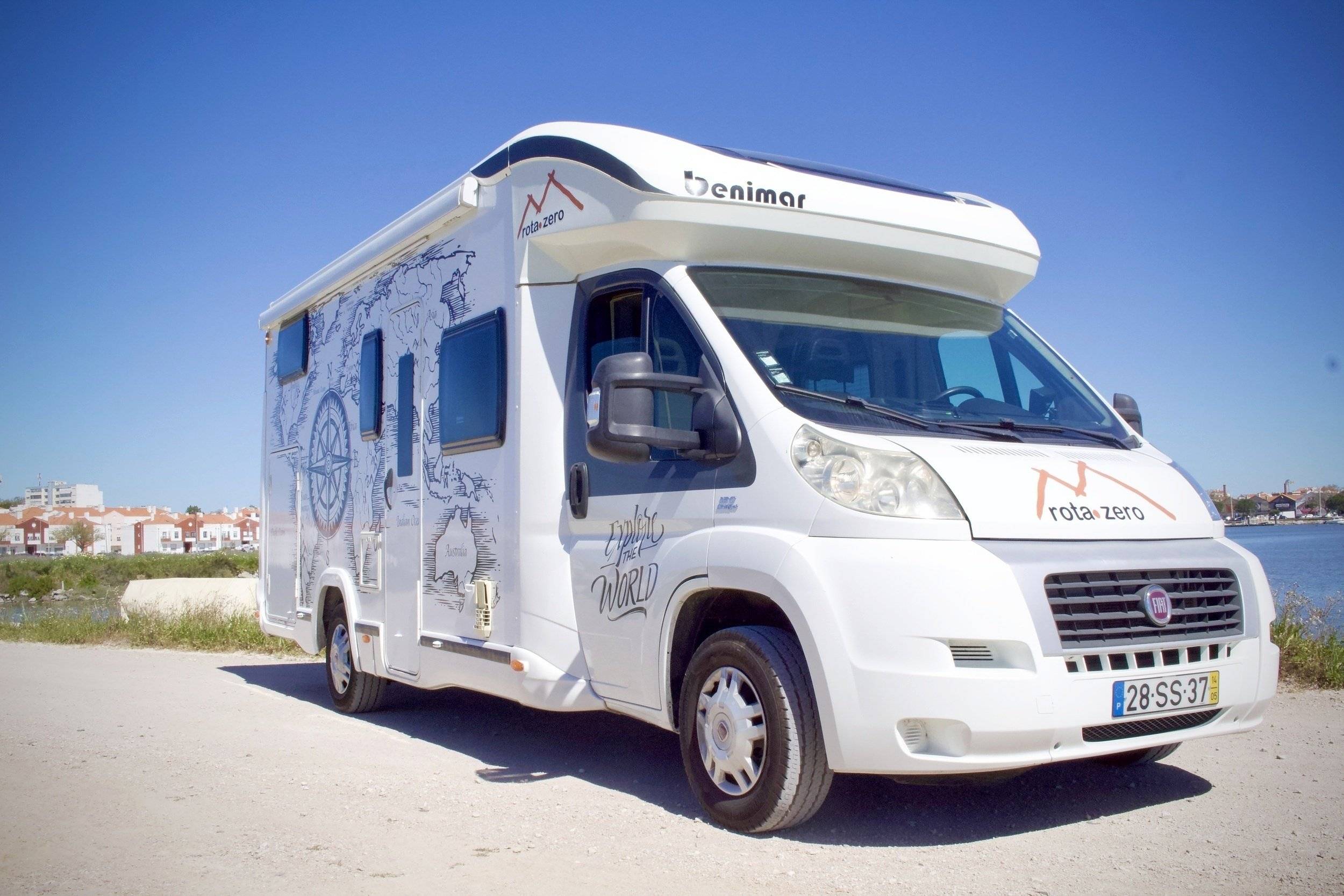 Vue avant de 3/4 Fiat 2,3 l 130 ch. - Yescapa