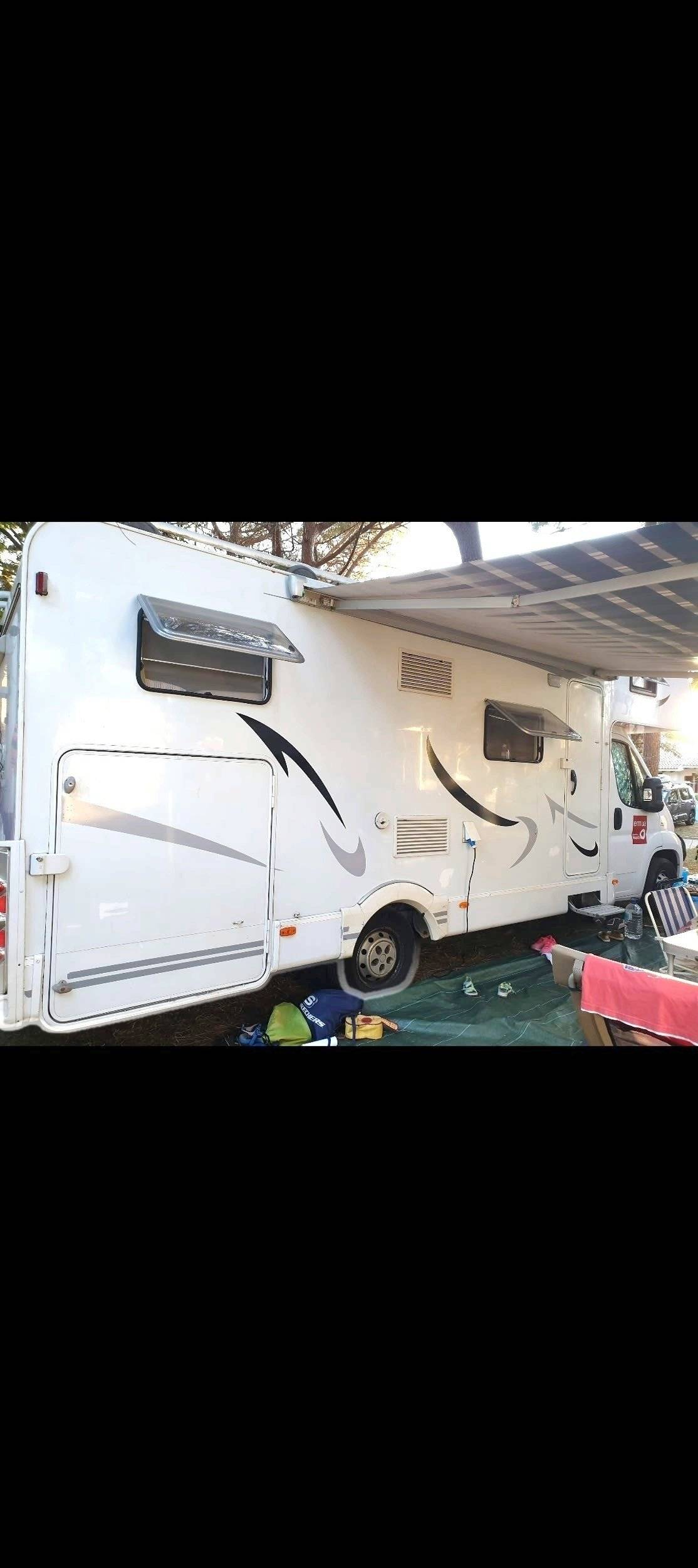Front view from 3/4 Fiat 2,3 l 130 ch - Yescapa