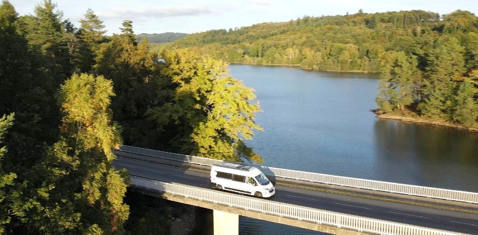 Vue avant de 3/4 Citroën Citroën jumper 140 cv - Yescapa