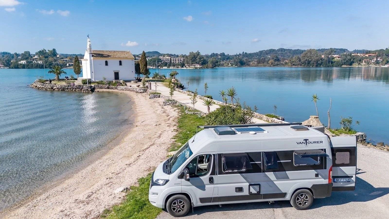 Vue avant de 3/4 Fiat 600L - Yescapa