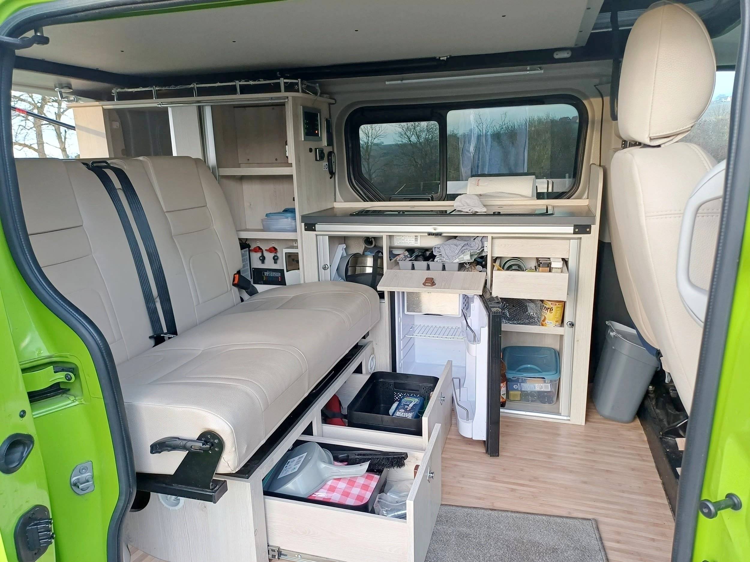 Dinette Renault Trafic 1.6 dci 120 - Yescapa