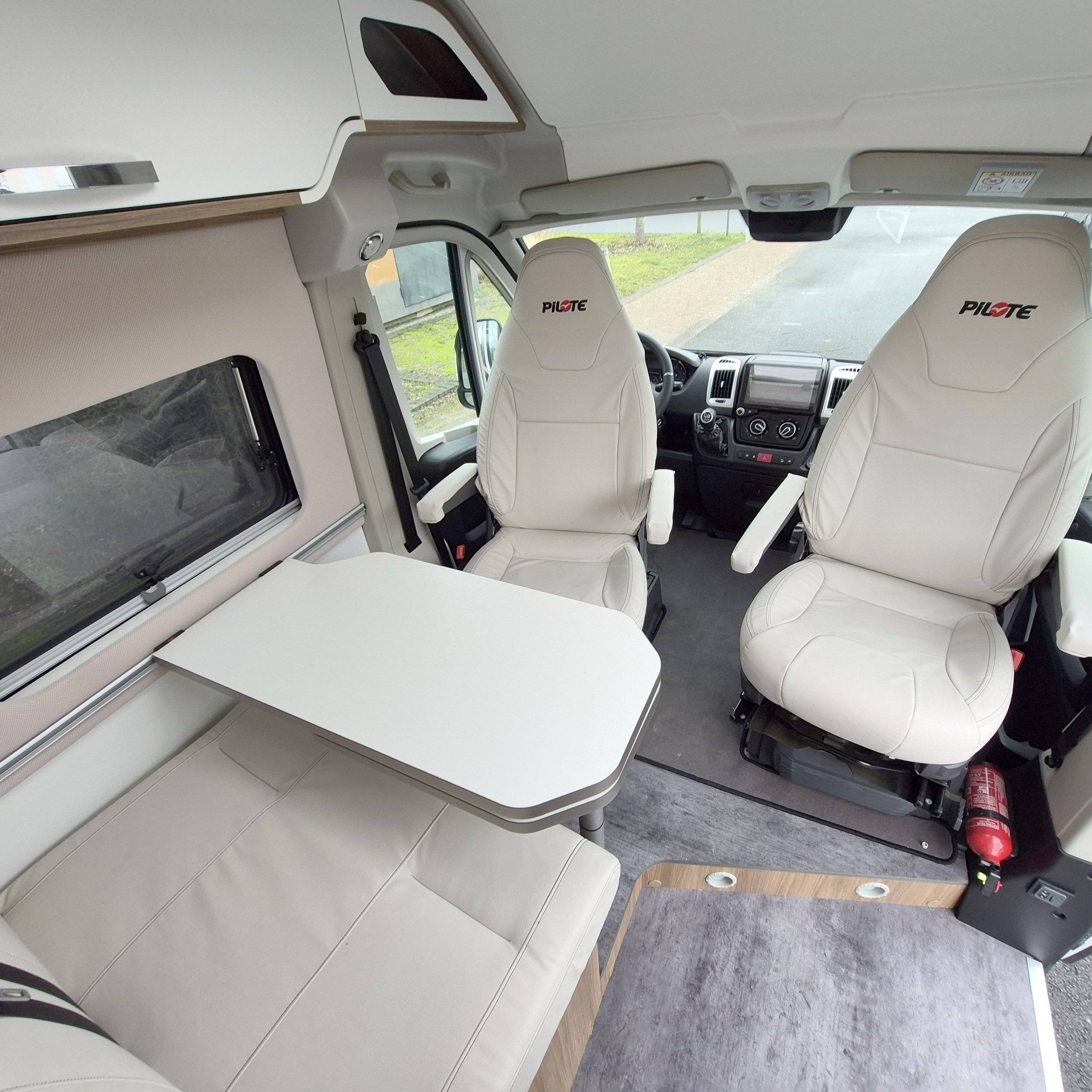 Dining Area Citroën - Yescapa