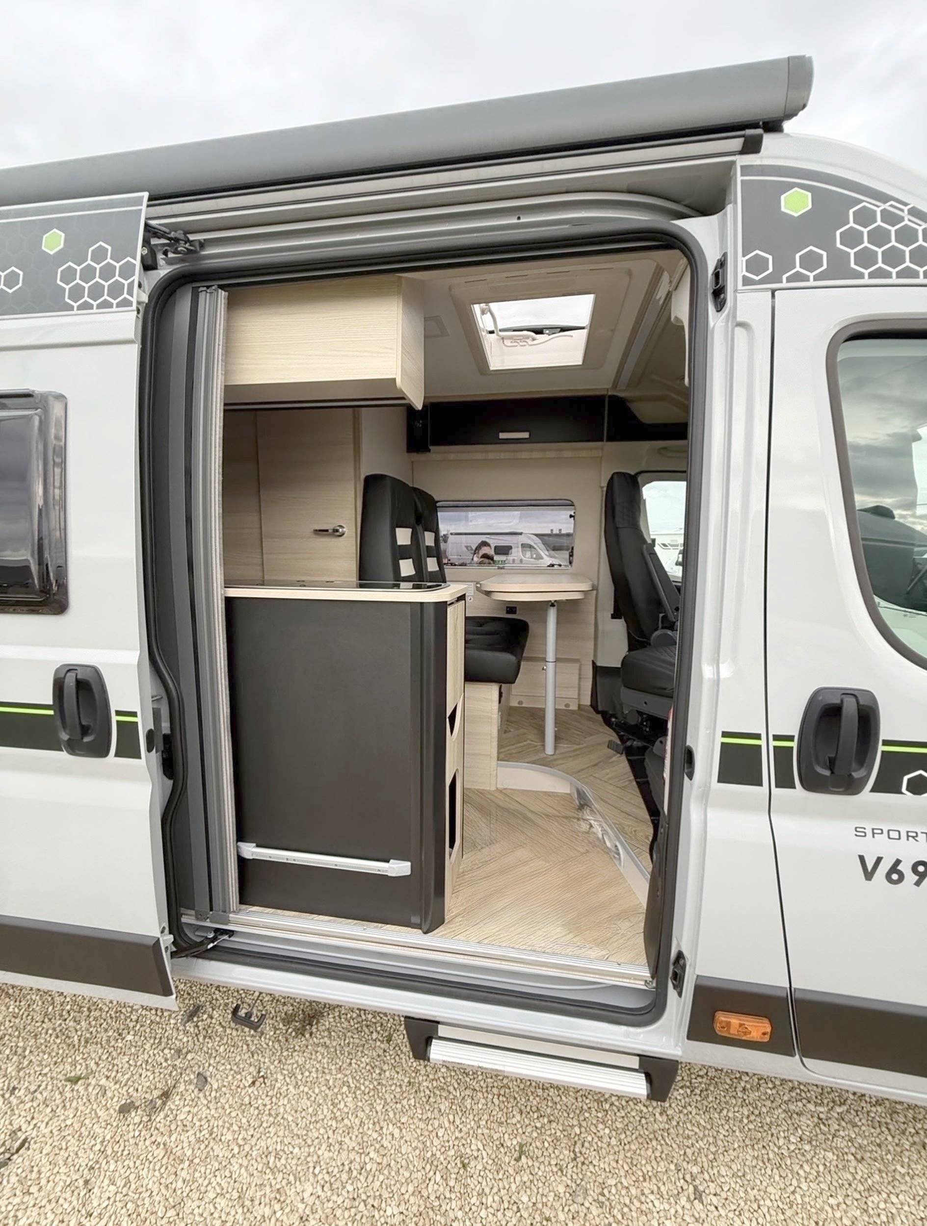 Chausson V690
