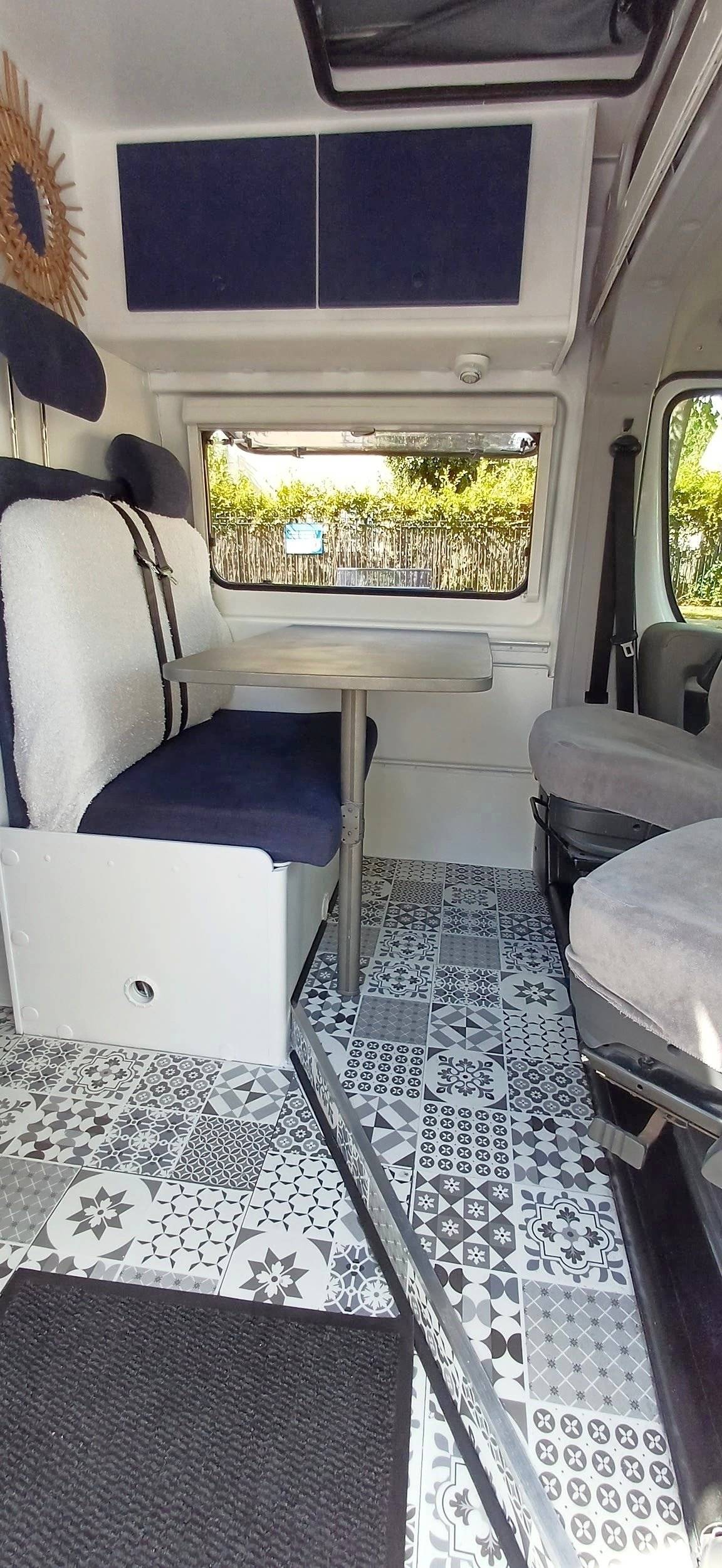 Coin repas Citroën Jumper 2,2 l 120 ch - Yescapa