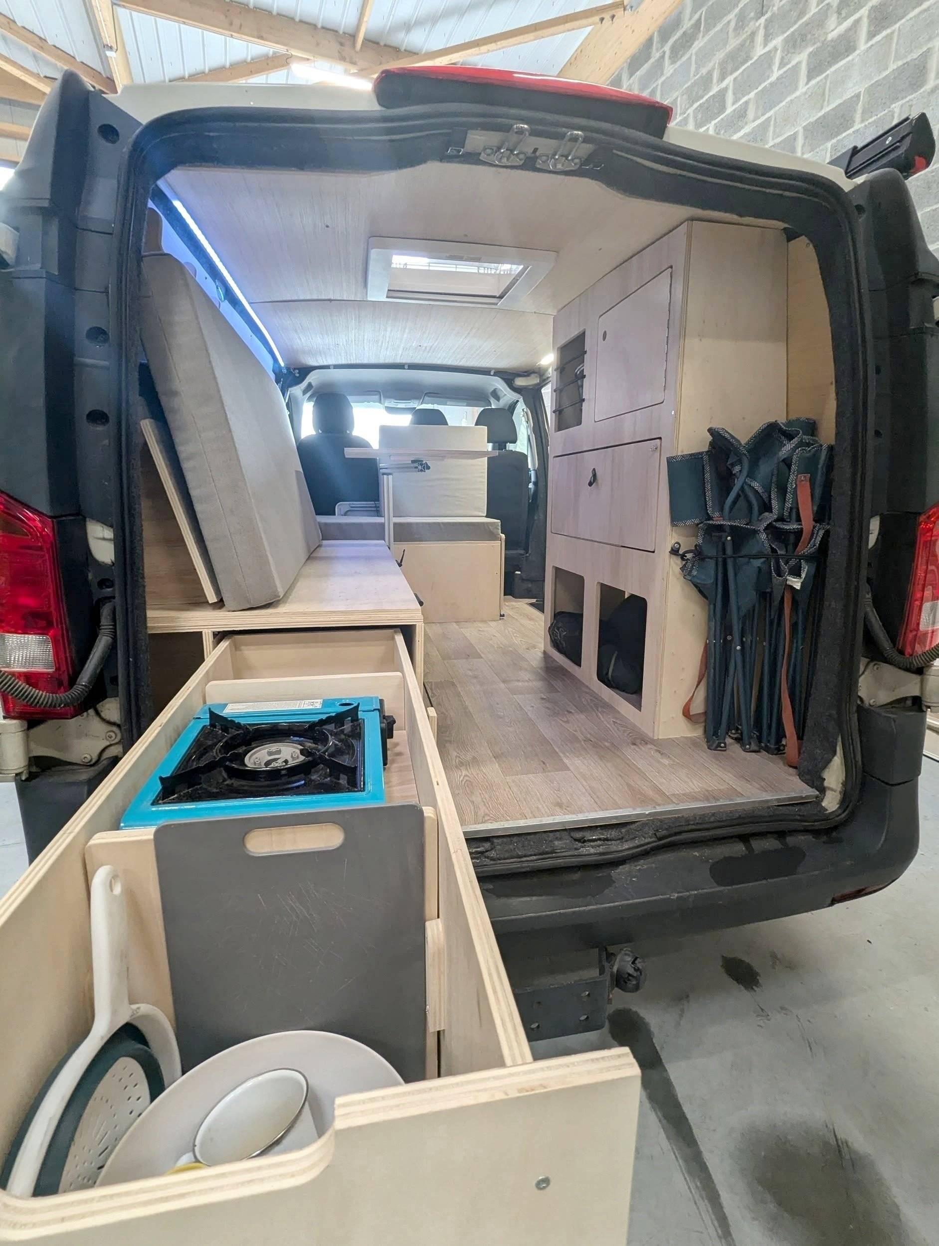 Dinette Mercedes Mercedes vito - Yescapa