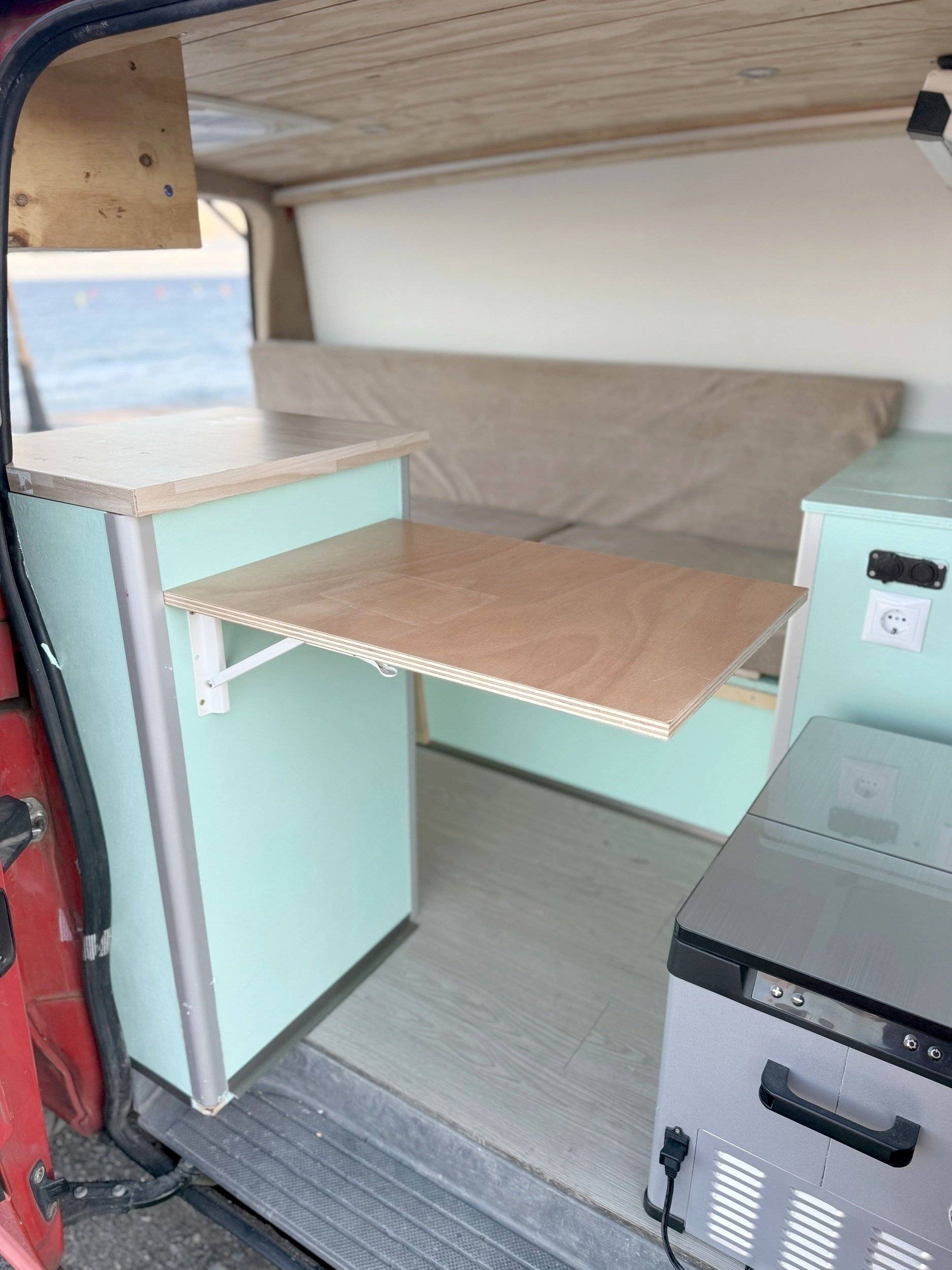 Dining Area Mercedes Mercedes vito - Yescapa