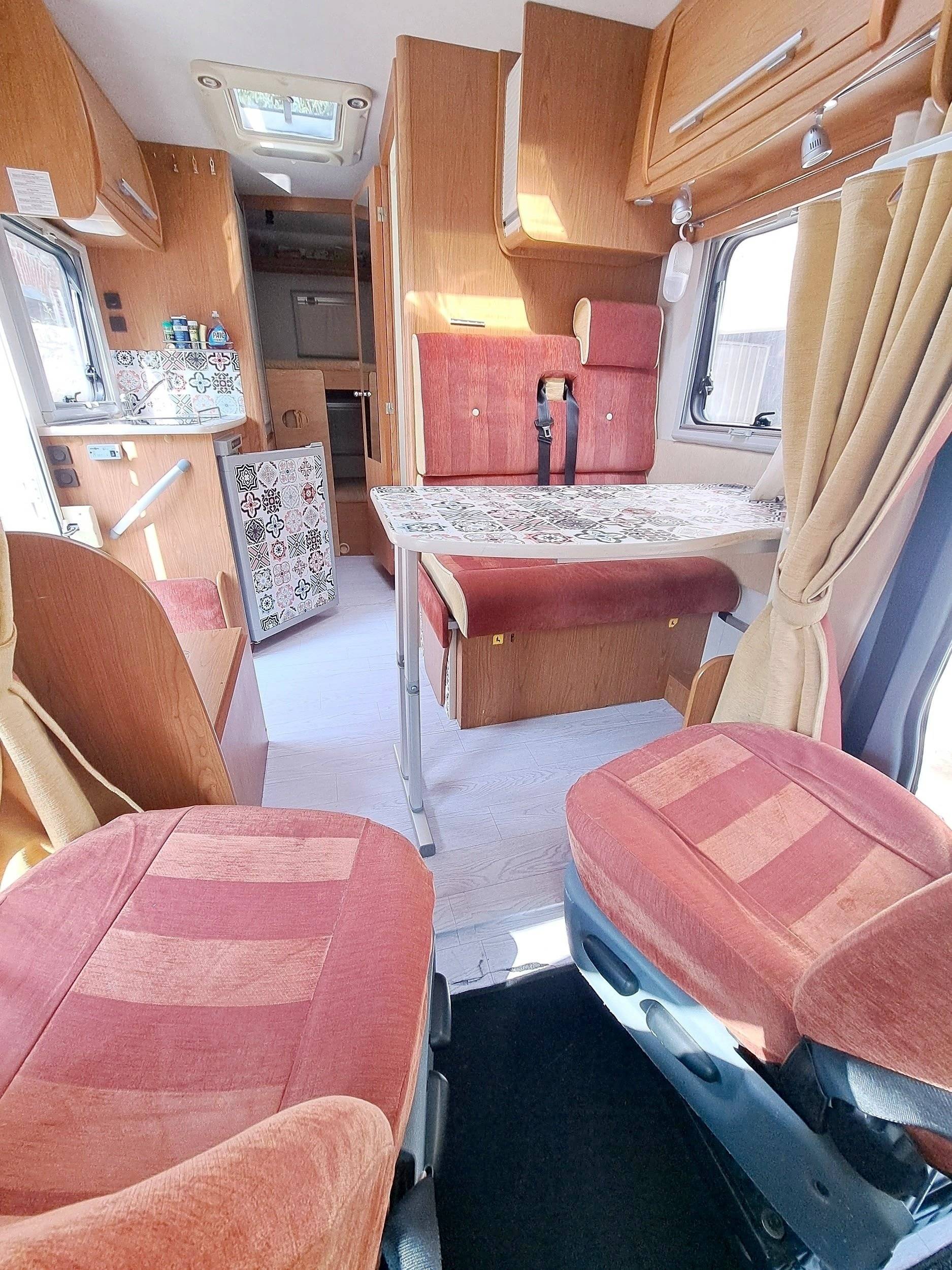 Eethoek Ford Transit 2,2 l TDCi 130 ch. - Yescapa
