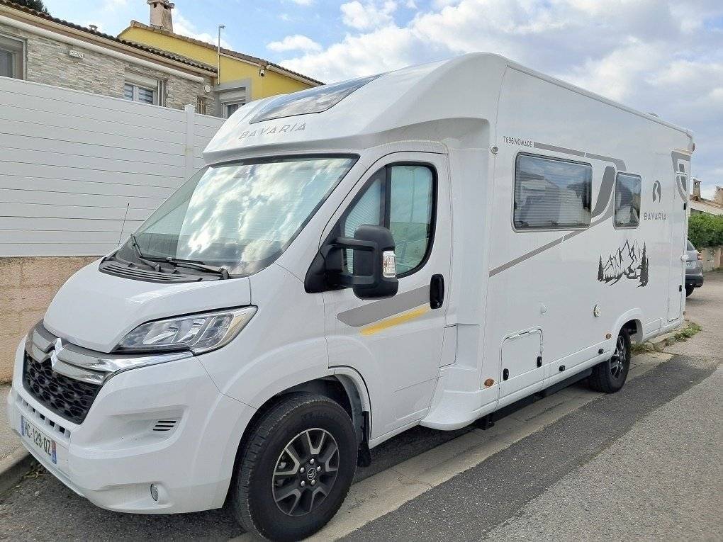 Vista del vehículo ángulo delantero Citroën Jumper 2,0l 163 ch - Yescapa