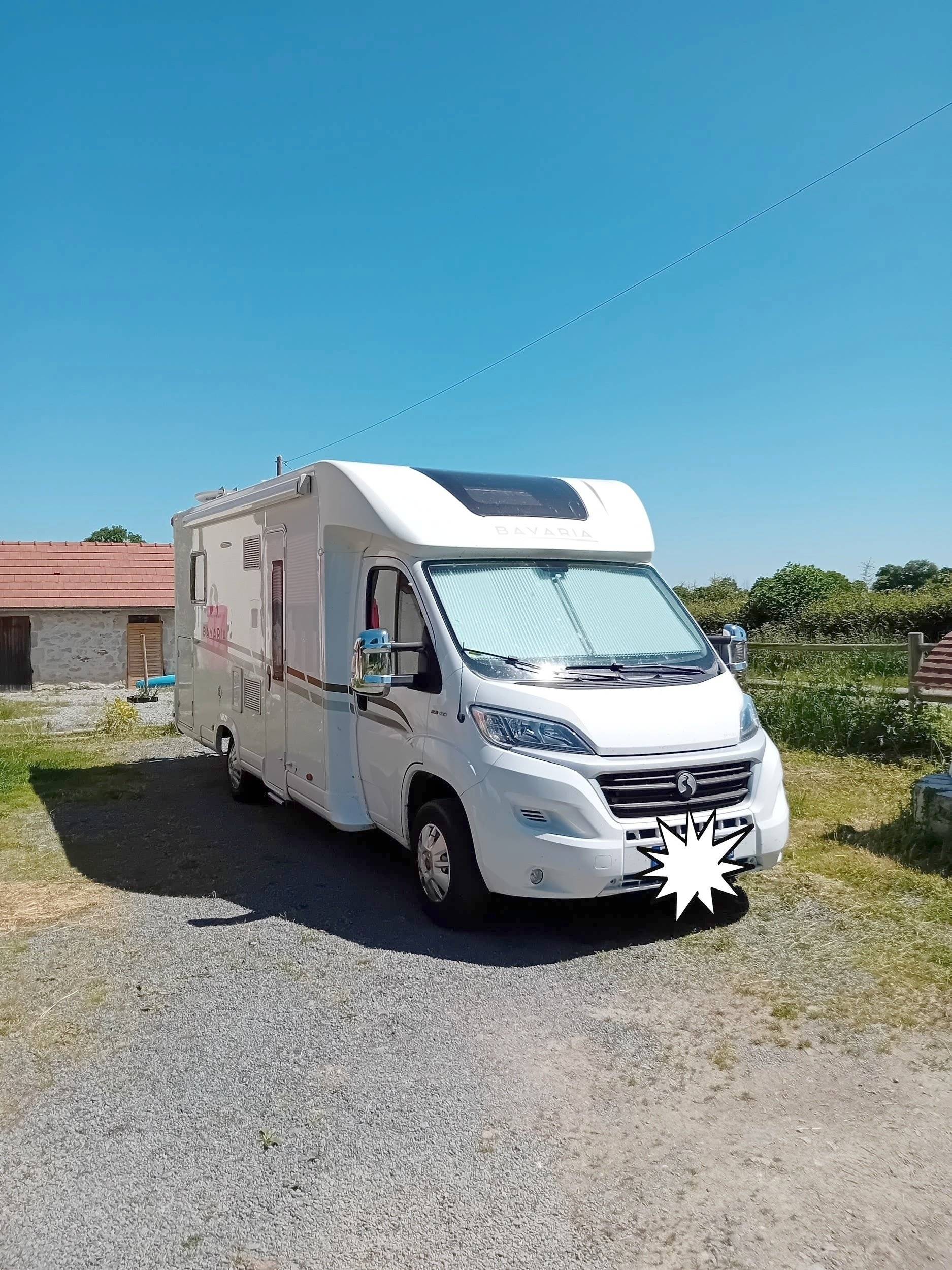 Front view from 3/4 Fiat 2,3 l 130 ch - Yescapa