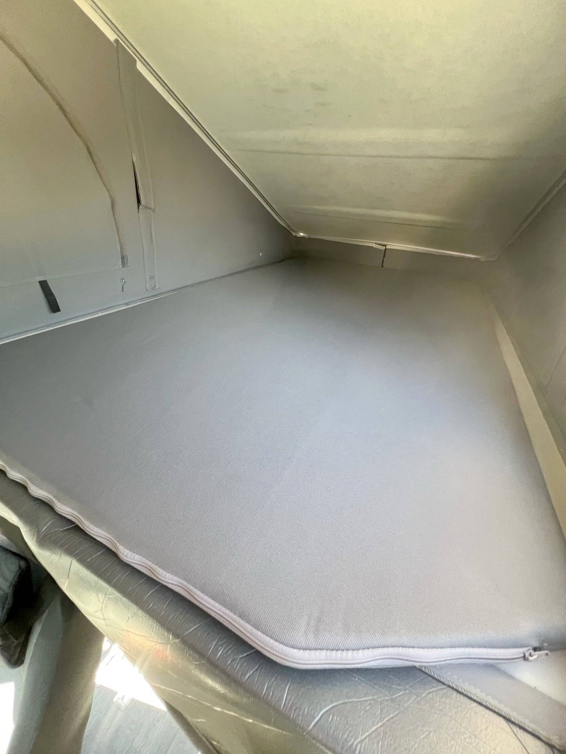 Couchages Volkswagen T5 2,0 l 102 ch - Yescapa