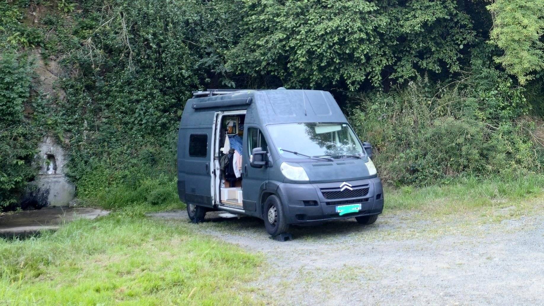 Front view from 3/4 Citroën Jumper - Yescapa
