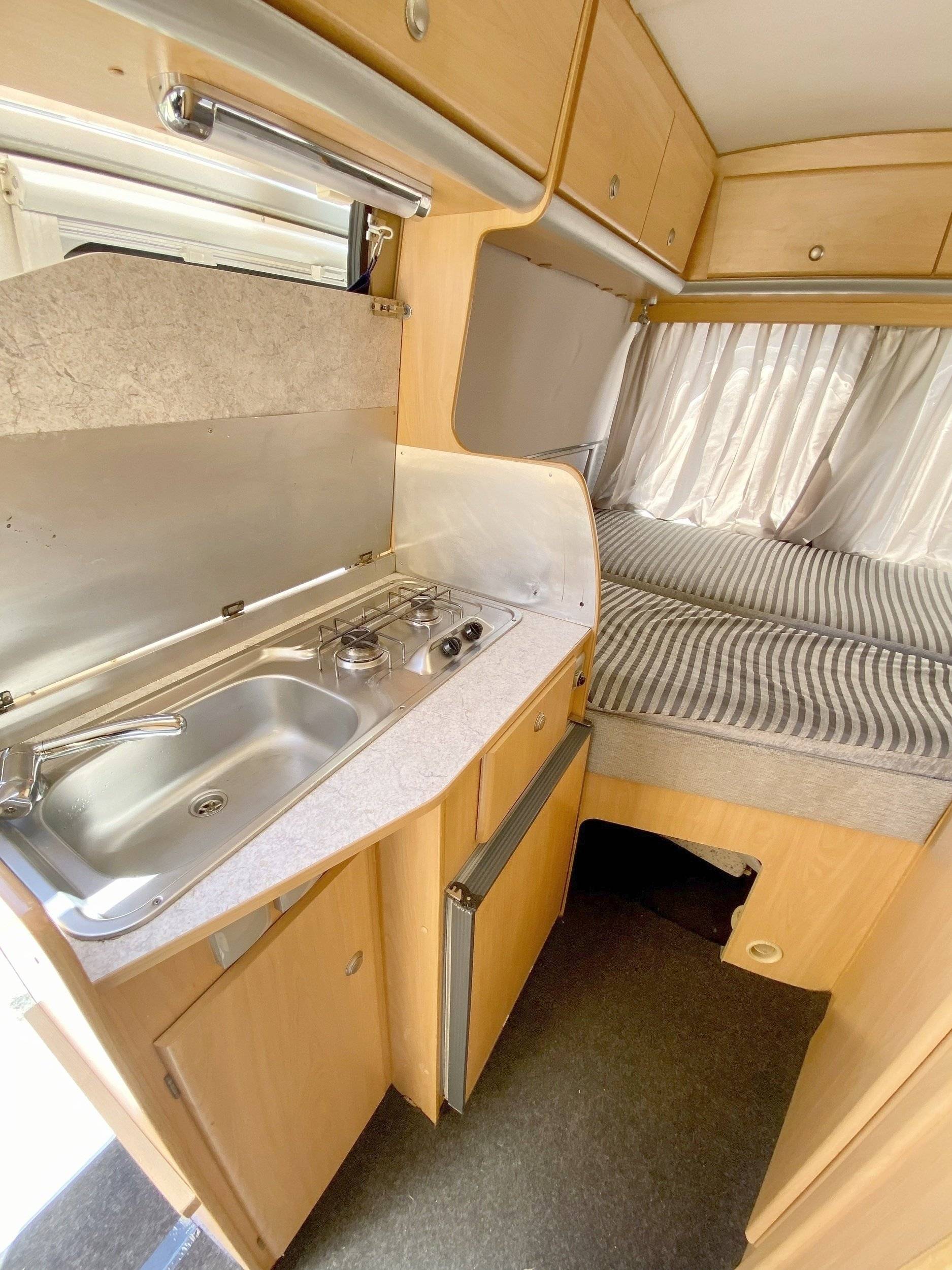 Angolo cucina Fiat Ducato - Yescapa